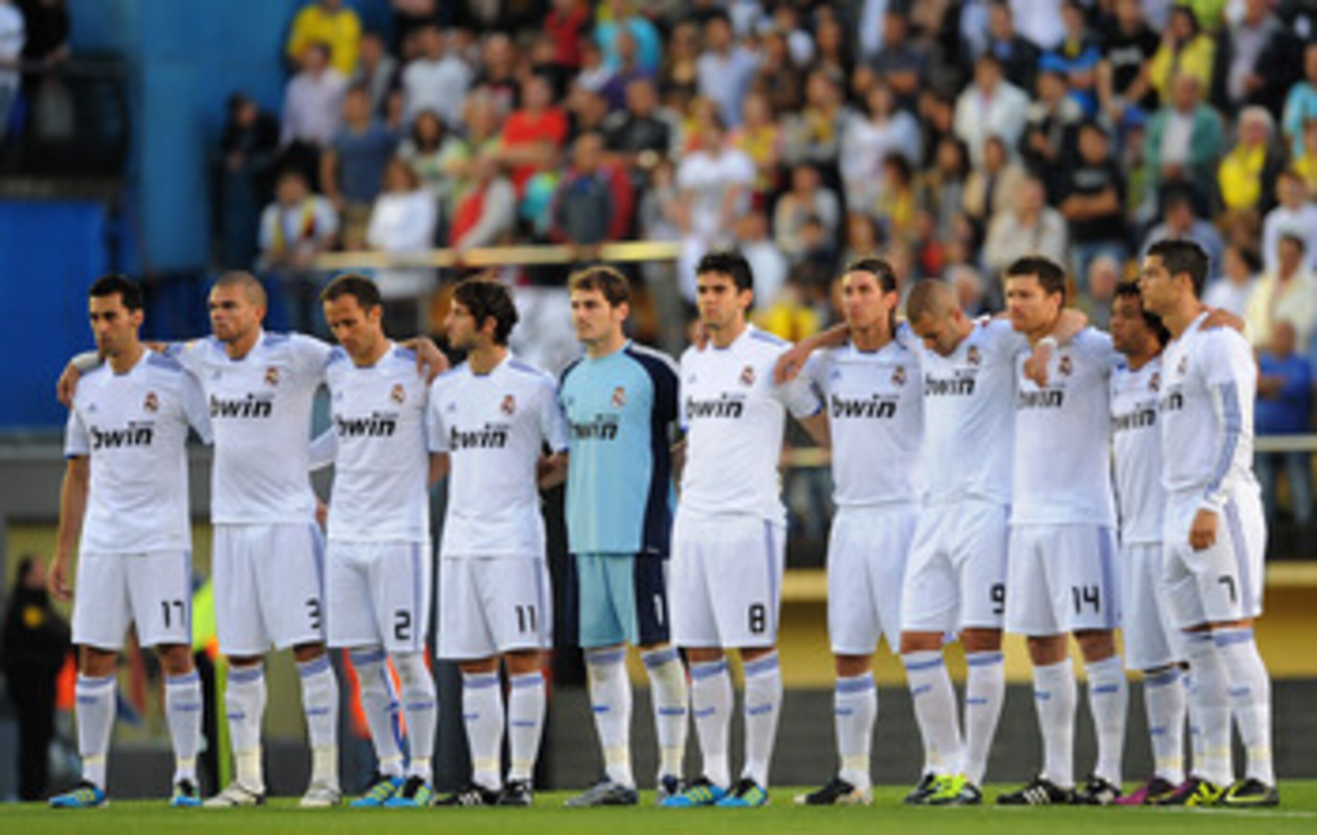 VILLARREAL, SPAIN - MAY 15: Real Madrid players hold a minute of silence in memory of the victims of the recent earthquake in Lorca, Spain before the start of the La Liga match between Villarreal and Real Madrid at estadio El Madrigal on May 15, 2011 in V
