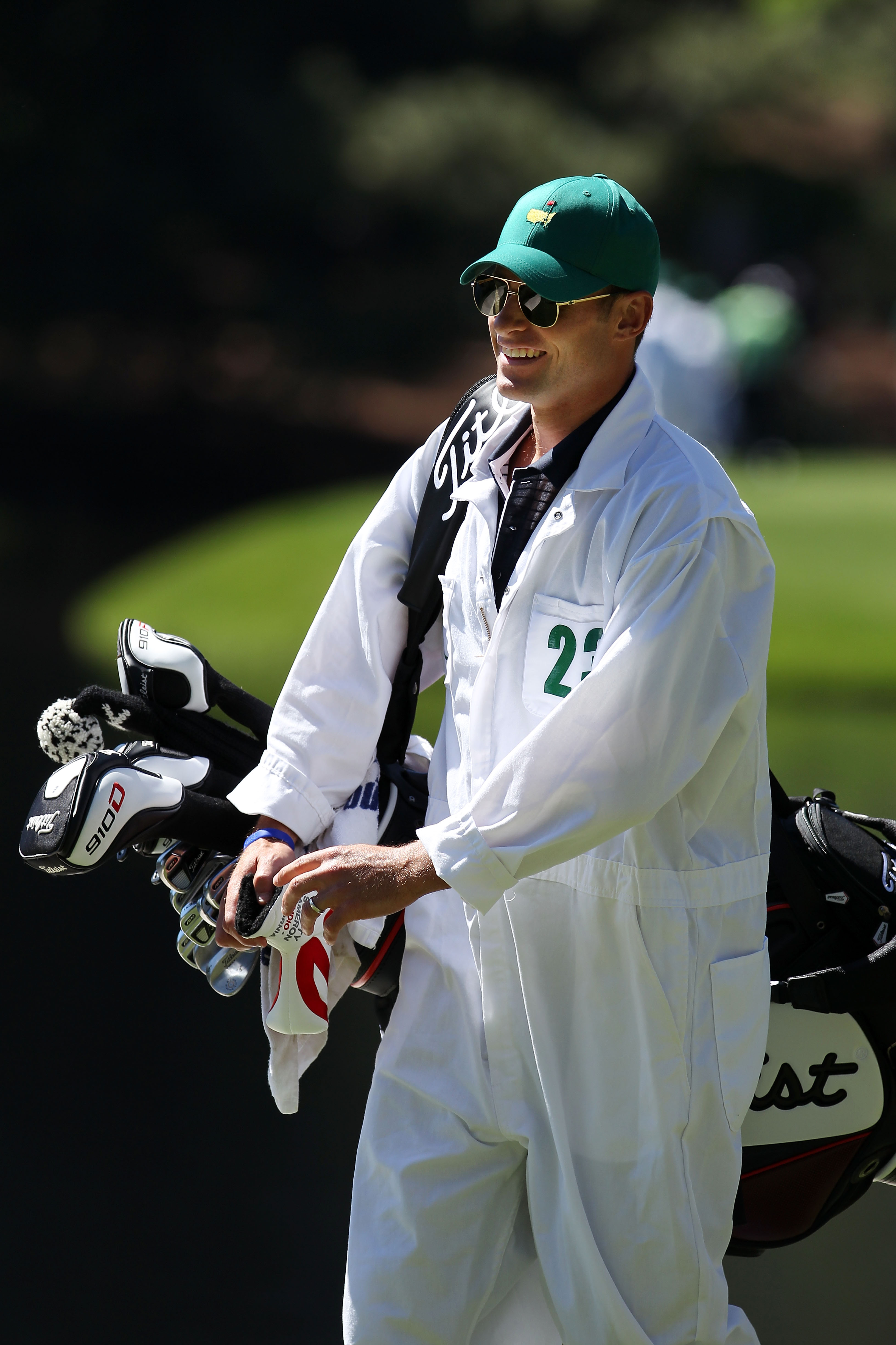 AUGUSTA, GA - APRIL 06:  Andy Roddick caddies for Zach Johnson during the Par 3 Contest prior to the 2011 Masters Tournament at Augusta National Golf Club on April 6, 2011 in Augusta, Georgia.  (Photo by Andrew Redington/Getty Images)