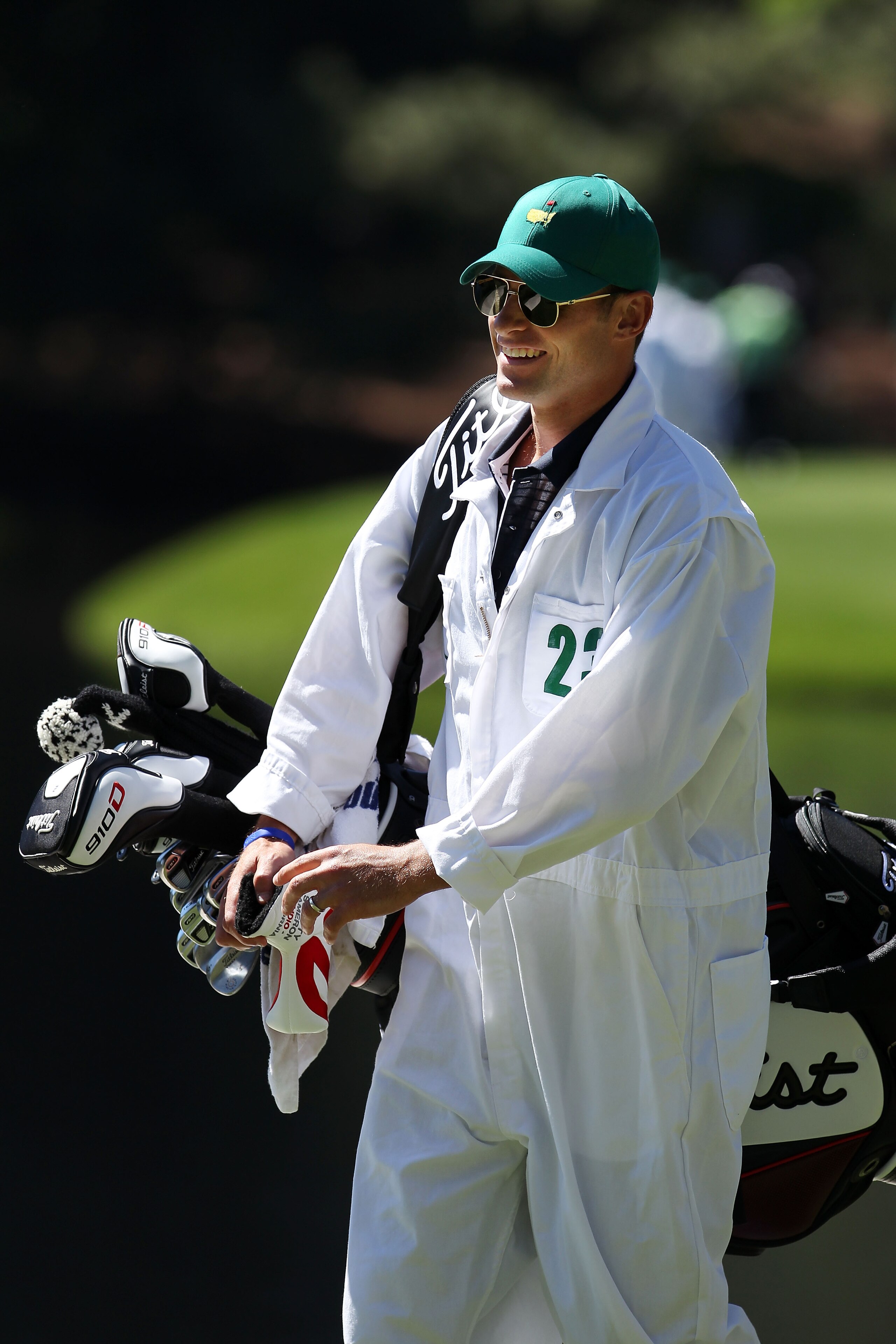 AUGUSTA, GA - APRIL 06:  Andy Roddick caddies for Zach Johnson during the Par 3 Contest prior to the 2011 Masters Tournament at Augusta National Golf Club on April 6, 2011 in Augusta, Georgia.  (Photo by Andrew Redington/Getty Images)