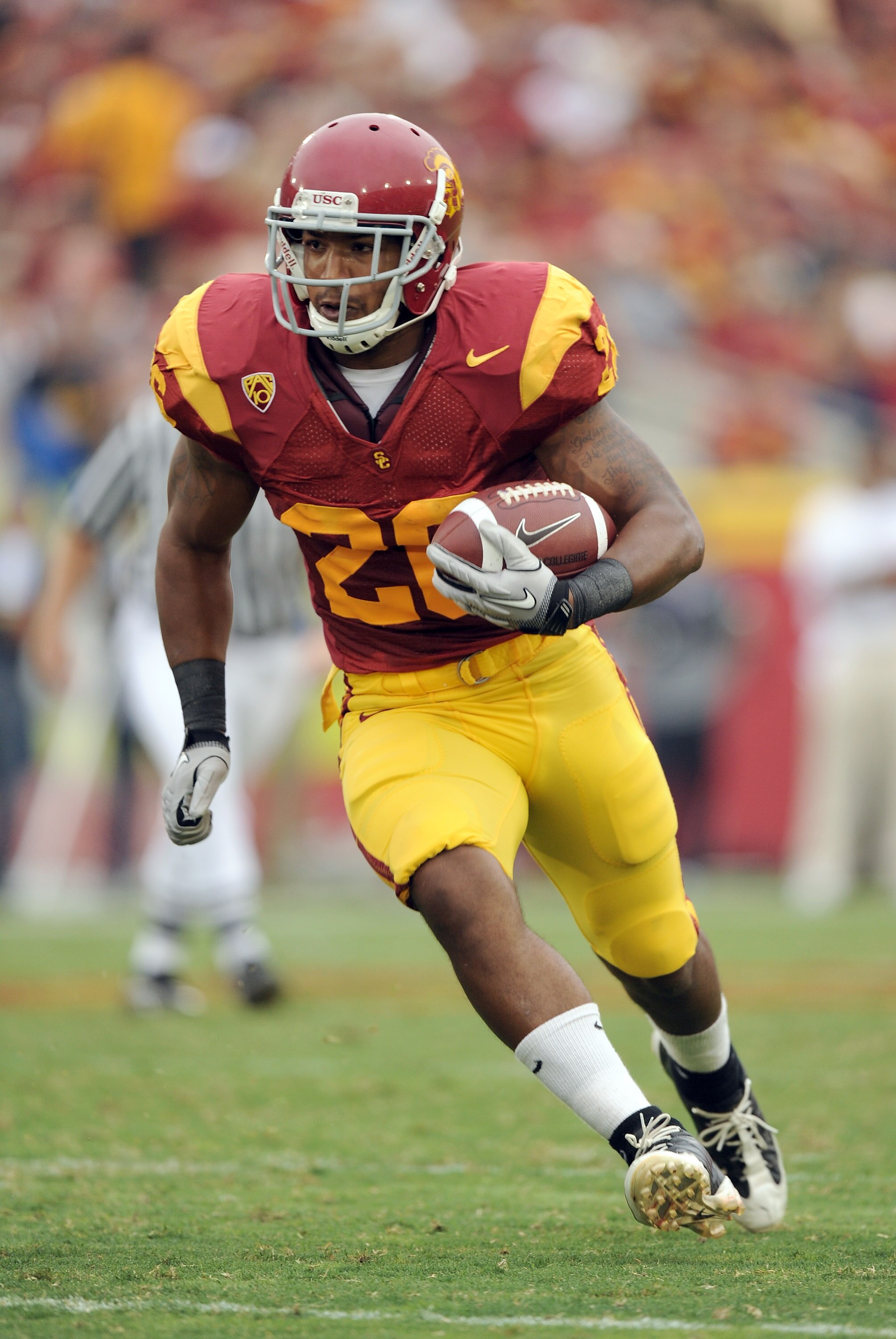 LOS ANGELES, CA - OCTOBER 16:  Marc Tyler #26 of the USC Trojans rushes the ball during the game against the California Golden Bears at Los Angeles Memorial Coliseum on October 16, 2010 in Los Angeles, California.  (Photo by Harry How/Getty Images)
