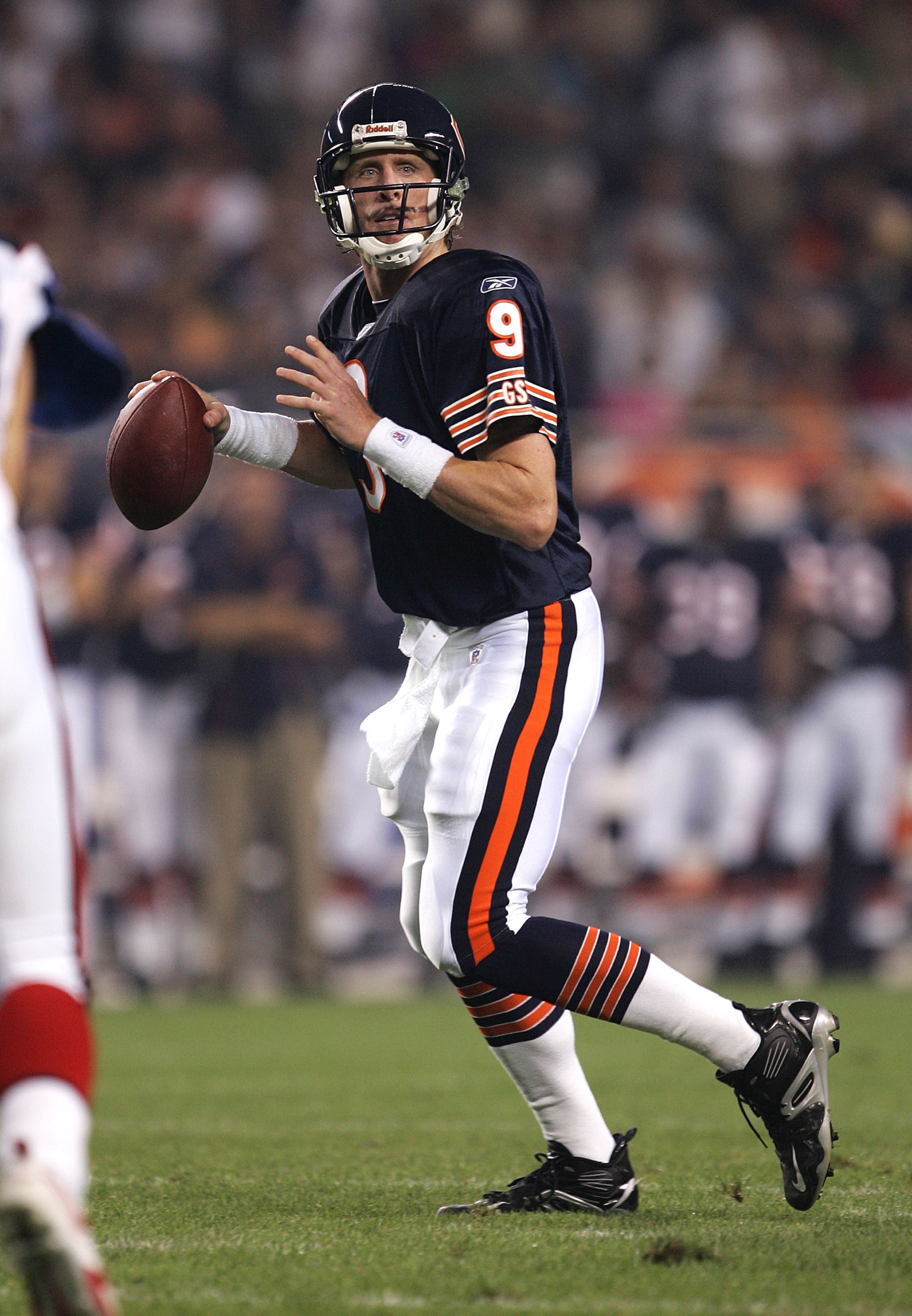 CHICAGO - AUGUST 26:  Quarterback Chad Hutchinson #9 of the Chicago Bears looks downfield for a receiver against the Buffalo Bills on August 26, 2005 at Soldier Field in Chicago, Illinois.  (Photo by Jonathan Daniel/Getty Images)