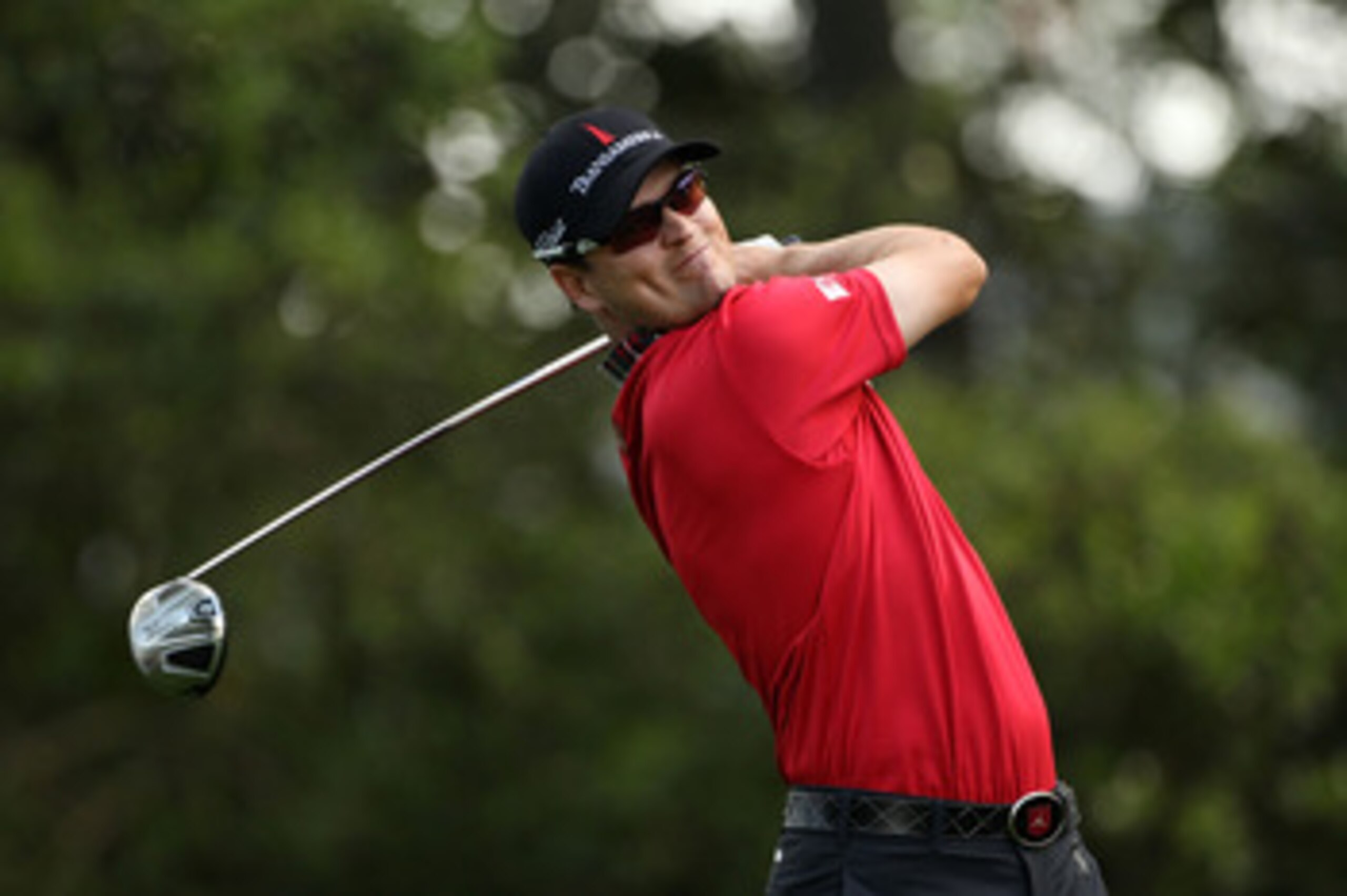AUGUSTA, GA - APRIL 08:  Zach Johnson hits his tee shot on the second hole during the second round of the 2011 Masters Tournament at Augusta National Golf Club on April 8, 2011 in Augusta, Georgia.  (Photo by Andrew Redington/Getty Images)