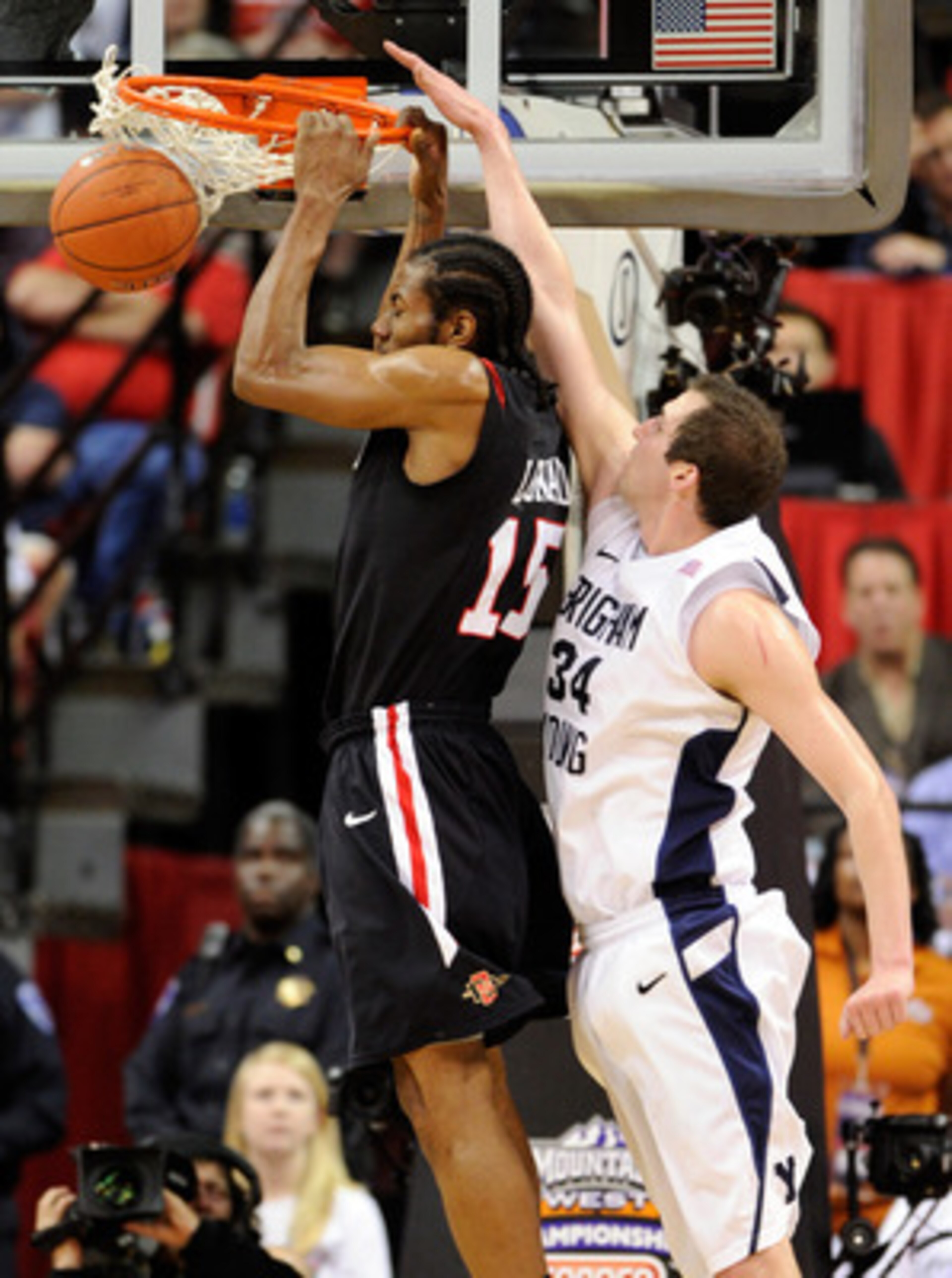 LAS VEGAS, NV - MARCH 12:  Kawhi Leonard #15 of the San Diego State Aztecs dunks in front of Noah Hartsock #34 of the Brigham Young University Cougars during the championship game of the Conoco Mountain West Conference Basketball tournament at the Thomas 