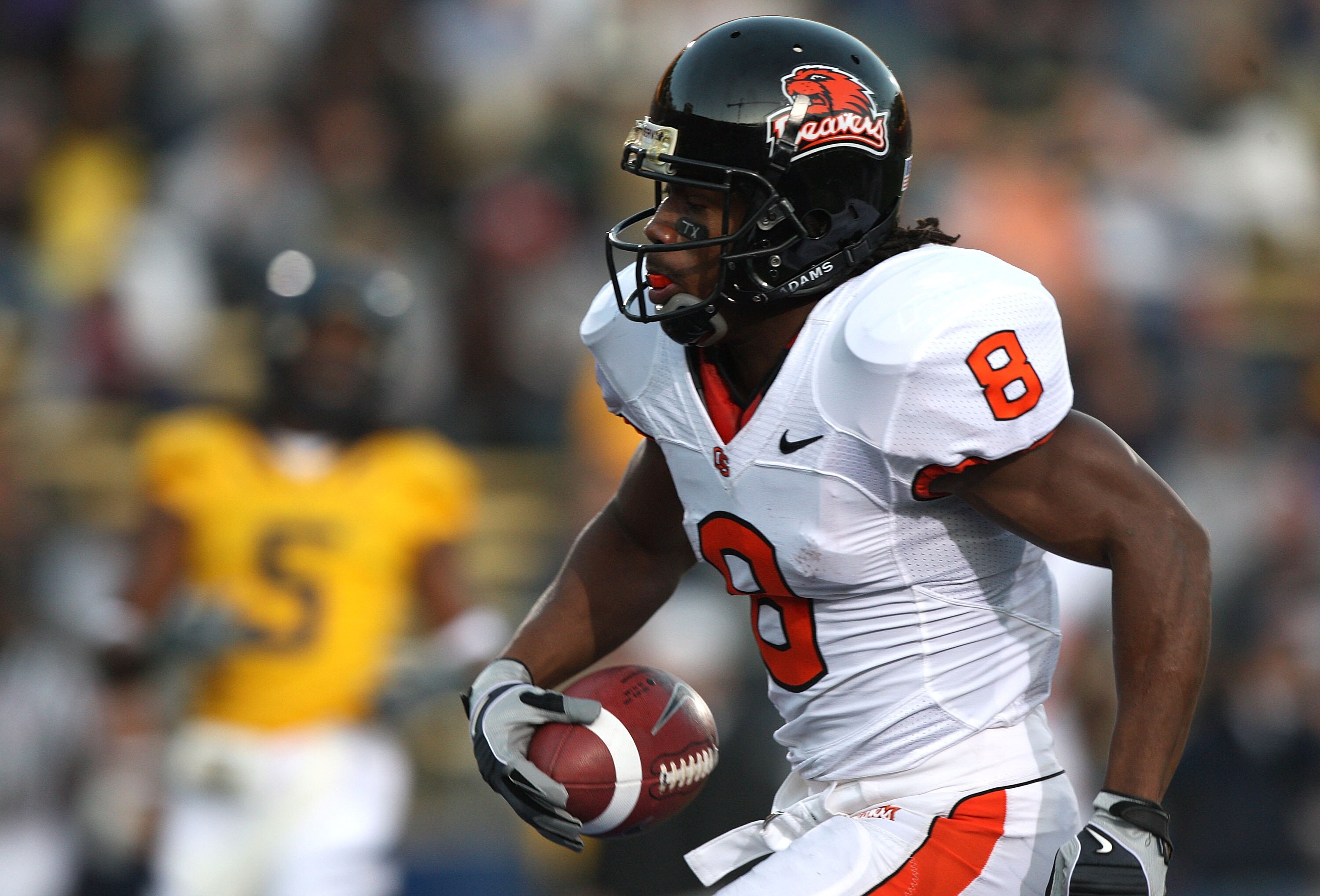 BERKELEY, CA - OCTOBER 24: James Rodgers #8 of the Oregon State Beavers scores a touchdown against the California Golden Bears at California Memorial Stadium on November 7, 2009 in Berkeley, California. (Photo by Jed Jacobsohn/Getty Images)