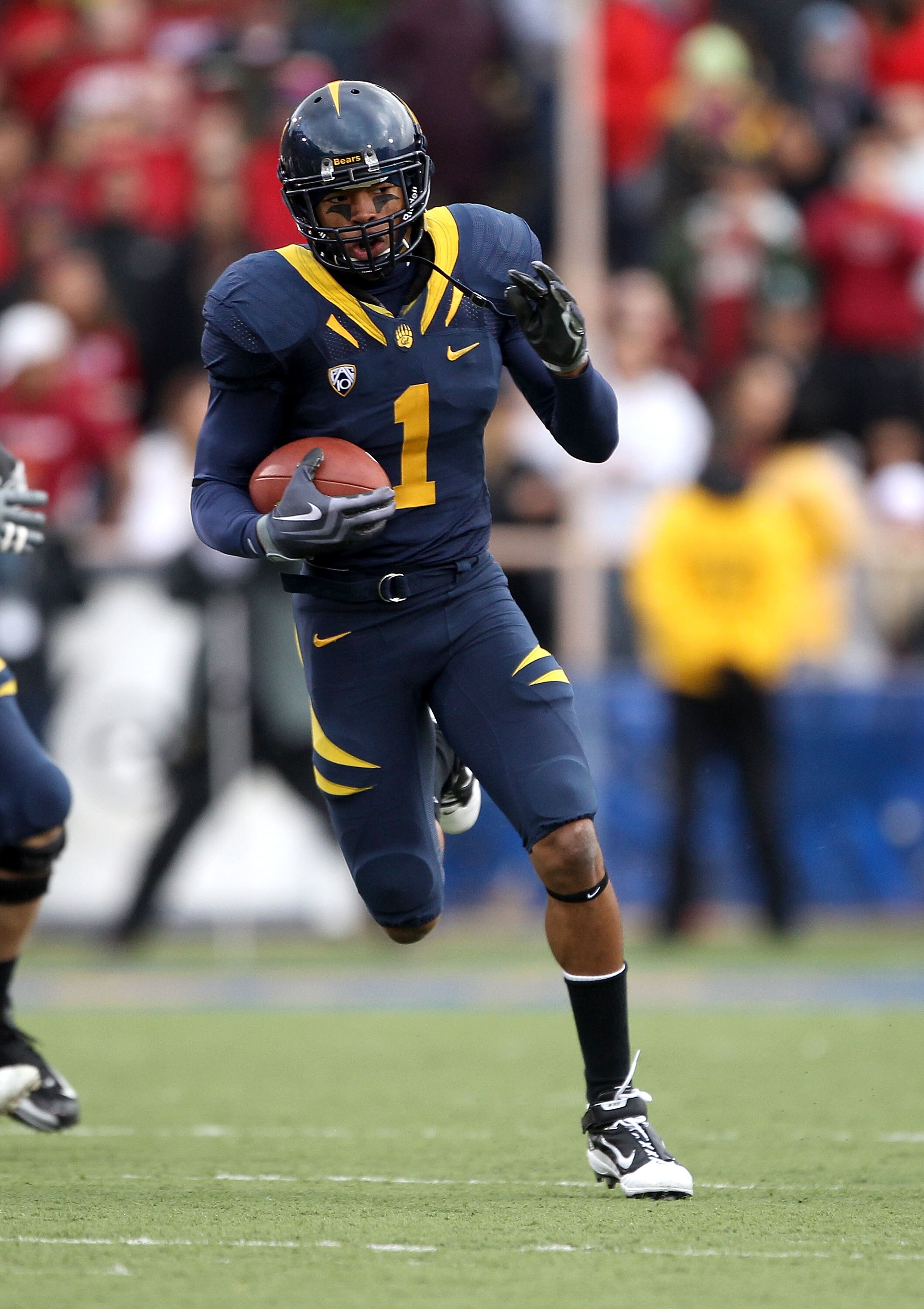 BERKELEY, CA - NOVEMBER 20:  Marvin Jones #1 of the California Golden Bears in action against the Stanford Cardinal at California Memorial Stadium on November 20, 2010 in Berkeley, California.  (Photo by Ezra Shaw/Getty Images)
