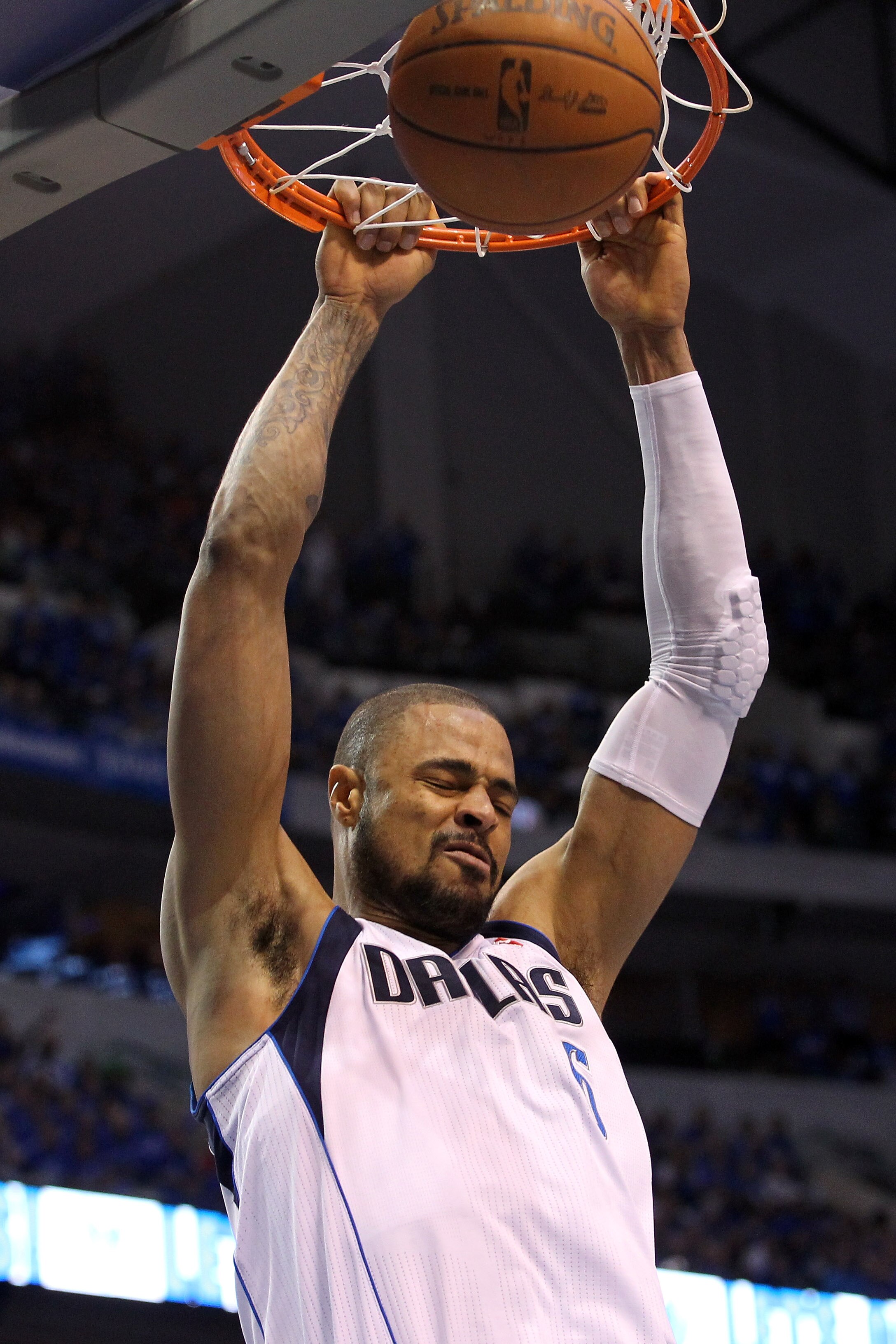 DALLAS, TX - MAY 17:  Tyson Chandler #6 of the Dallas Mavericks dunks the ball in the first quarter while taking on the Oklahoma City Thunder in Game One of the Western Conference Finals during the 2011 NBA Playoffs at American Airlines Center on May 17,