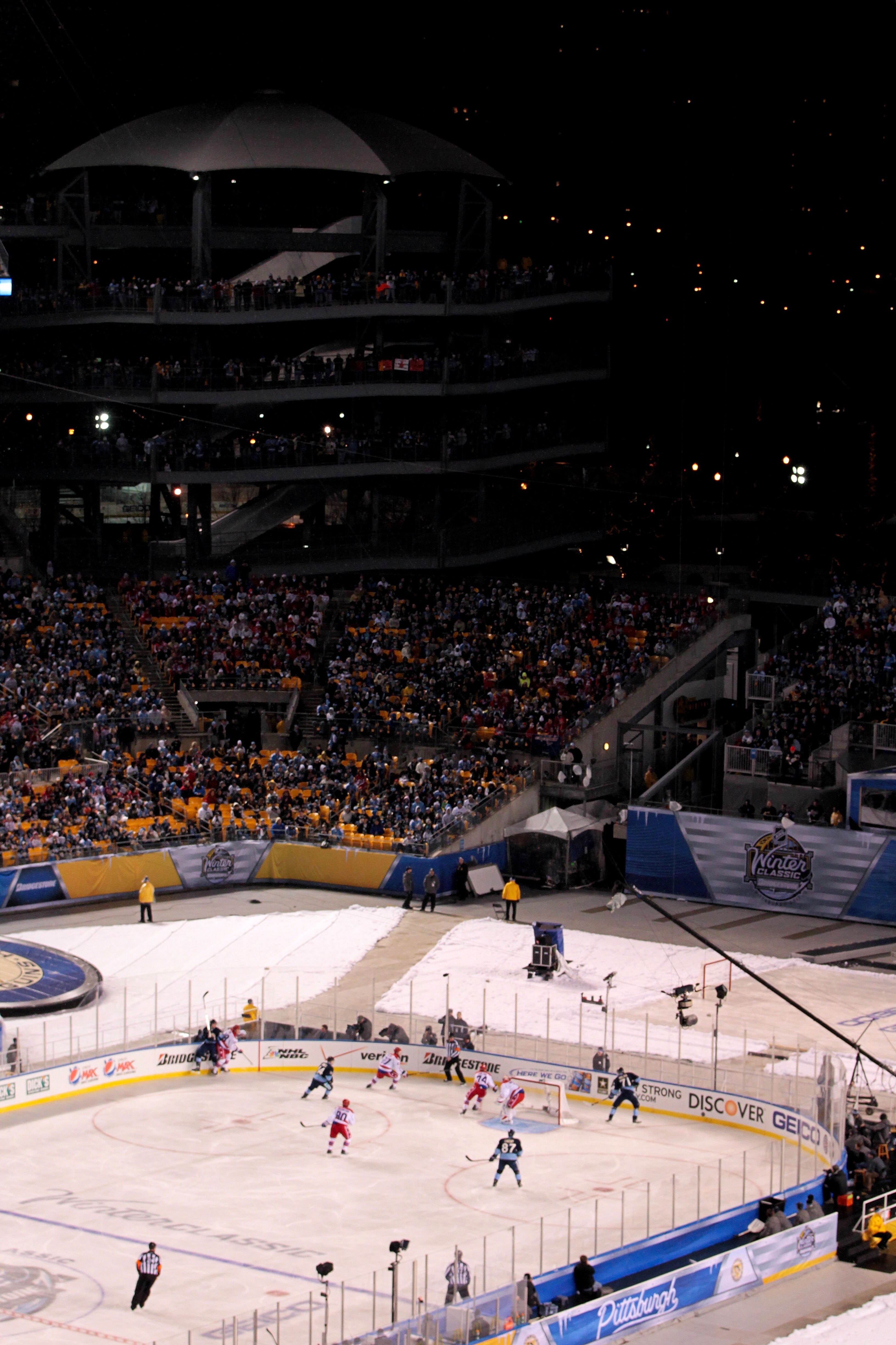PITTSBURGH, PA - JANUARY 01: A general view is seen as the Pittsburgh Penguins take on the Washington Capitals during the 2011 NHL Bridgestone Winter Classic at Heinz Field on January 1, 2011 in Pittsburgh, Pennsylvania. Washington won 3-1. (Photo by Ja PITTSBURGH, PA - JANUARY 01: A general view is seen as the Pittsburgh Penguins take on the Washington Capitals during the 2011 NHL Bridgestone Winter Classic at Heinz Field on January 1, 2011 in Pittsburgh, Pennsylvania. Washington won 3-1. (Photo by Ja