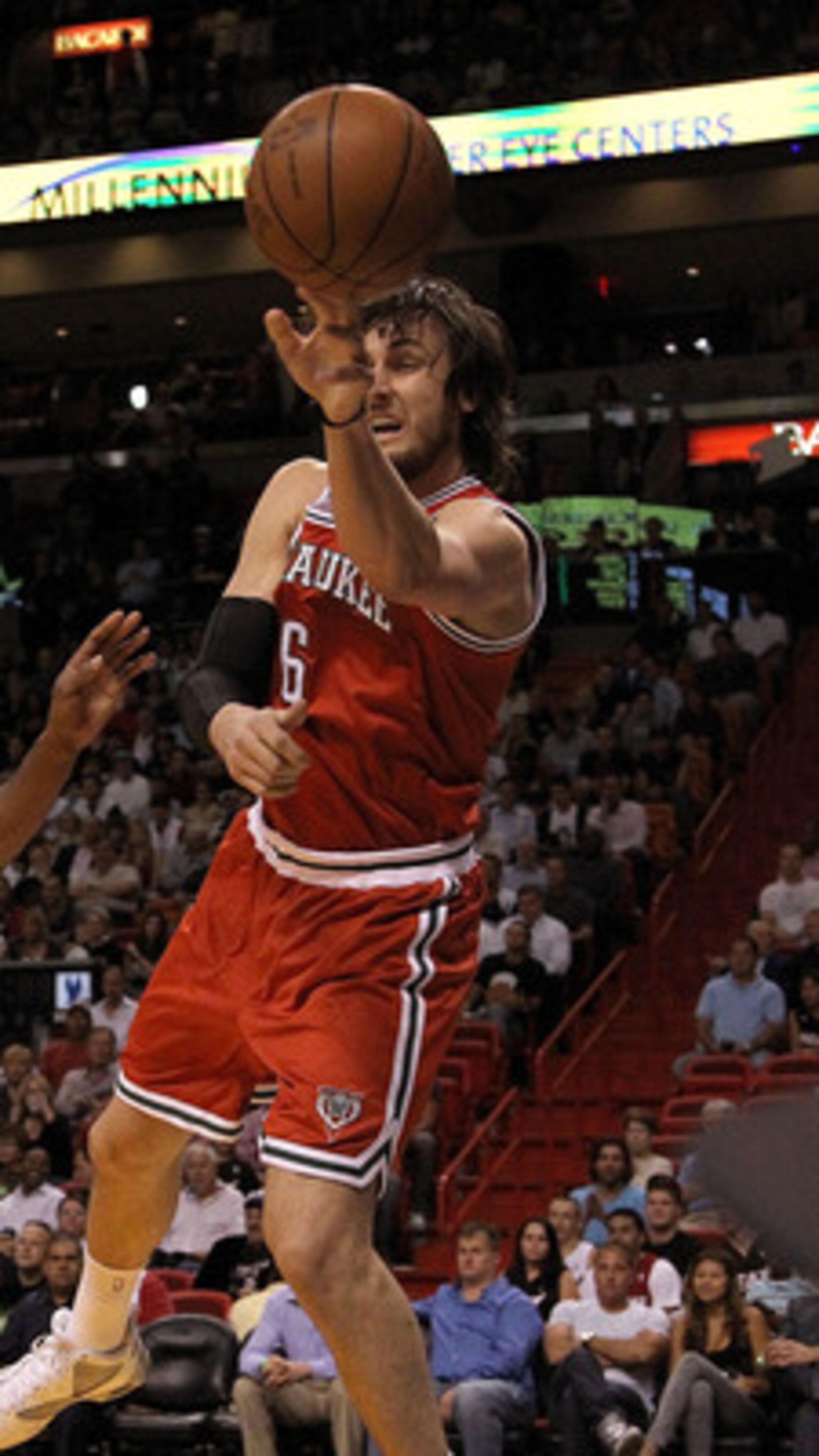 MIAMI, FL - APRIL 06:  Andrew Bogut #6 of the Milwaukee Bucks passes away from  Eric Dampier #25 of the Miami Heat during a game at American Airlines Arena on April 6, 2011 in Miami, Florida. NOTE TO USER: User expressly acknowledges and agrees that, by d