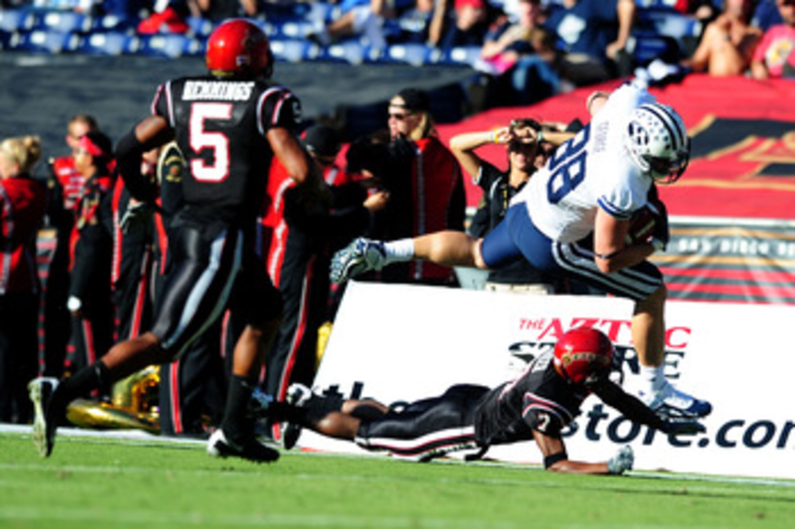 SAN DIEGO - OCTOBER 17:  Andrew George #88 of BYU Cougars runs the ball and avoids getting tackeled by Larry Parker #7 of San Diego State Aztecs at Qualcomm Stadium on October 17, 2009 in San Diego, California. BYU Cougars defeated the Aztecs 38-28  (Phot