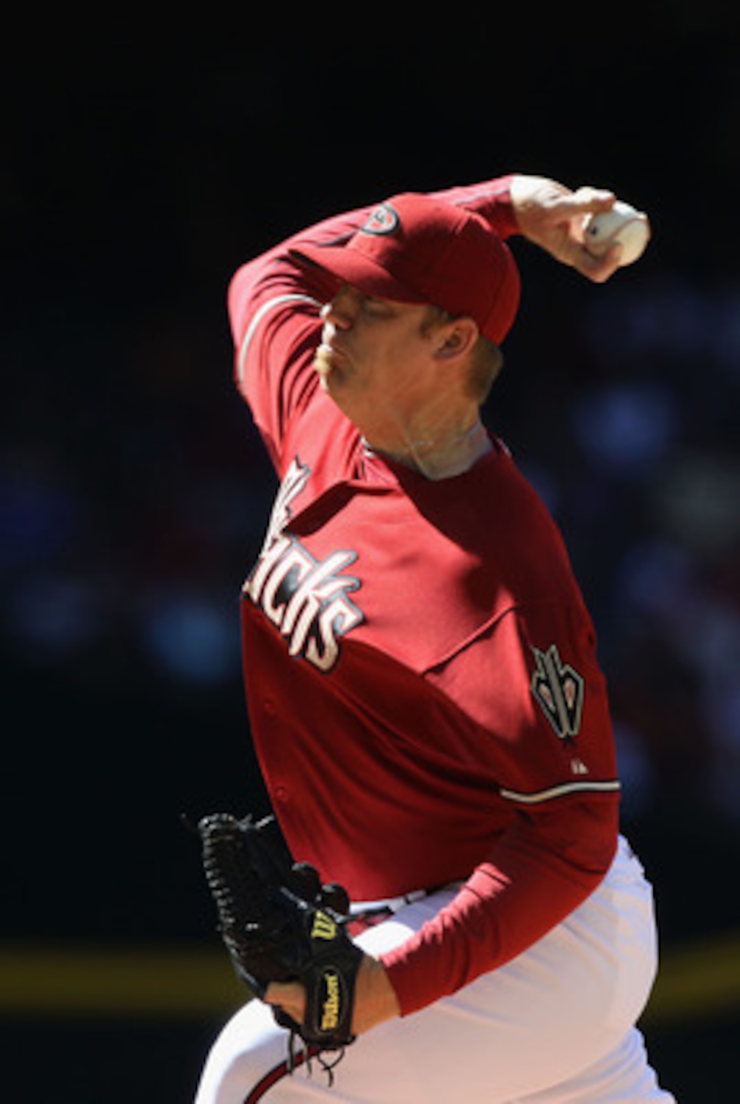 PHOENIX, AZ - APRIL 27:  Relief pitcher J.J. Putz #40 of the Arizona Diamondbacks pitches against the Philadelphia Phillies during the Major League Baseball game at Chase Field on April 27, 2011 in Phoenix, Arizona. The Phillies defeated the Diamondbacks