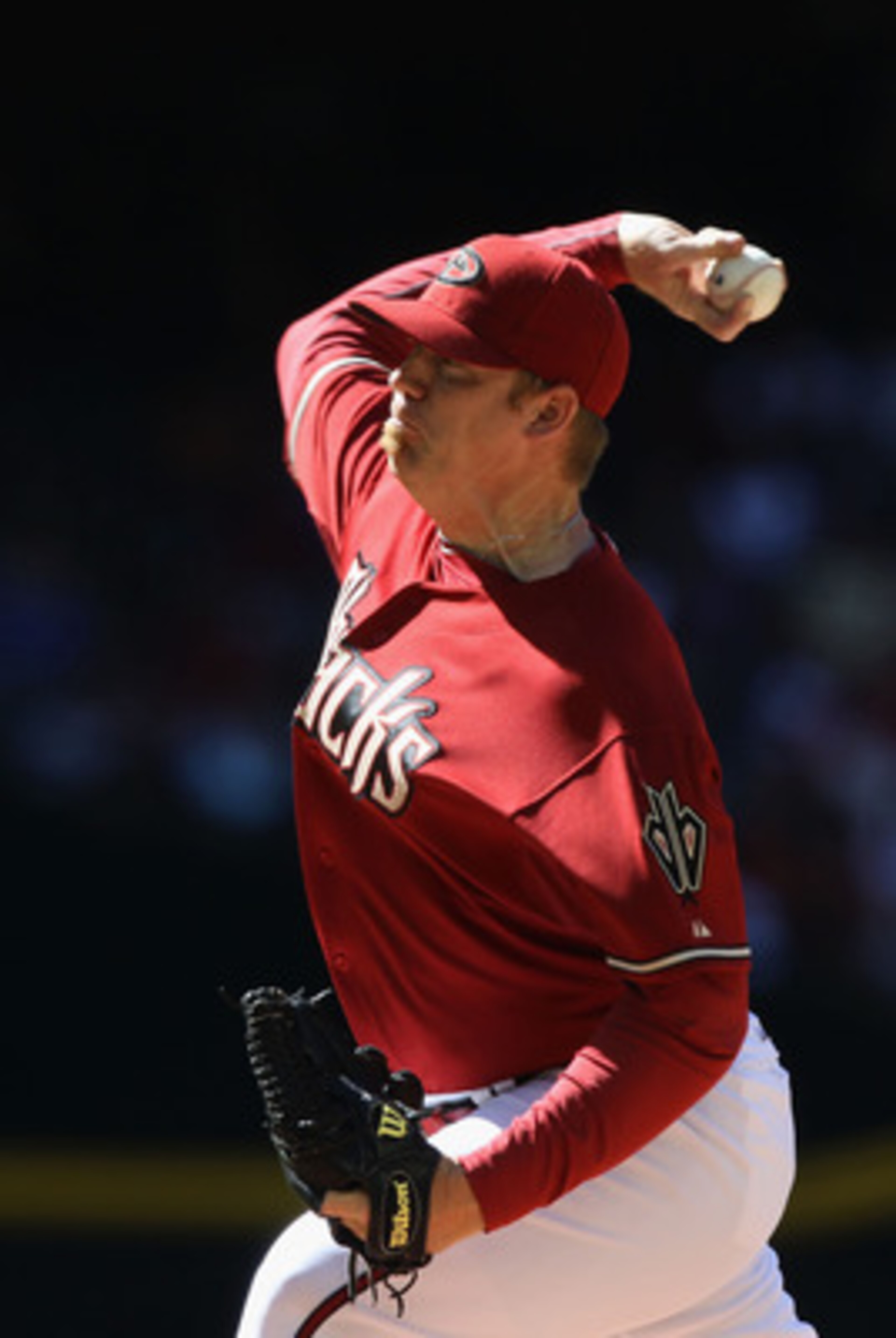PHOENIX, AZ - APRIL 27:  Relief pitcher J.J. Putz #40 of the Arizona Diamondbacks pitches against the Philadelphia Phillies during the Major League Baseball game at Chase Field on April 27, 2011 in Phoenix, Arizona. The Phillies defeated the Diamondbacks