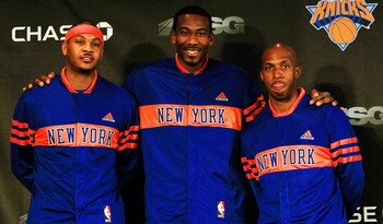 NEW YORK, NY - FEBRUARY 23:  Amar'e Stoudemire (C) of the New York Knicks introduces new players Carmelo Anthony (L) and Chauncy Billups (R) at a press conference at Madison Square Garden on February 23, 2011 in New York City. NOTE TO USER: User expressly