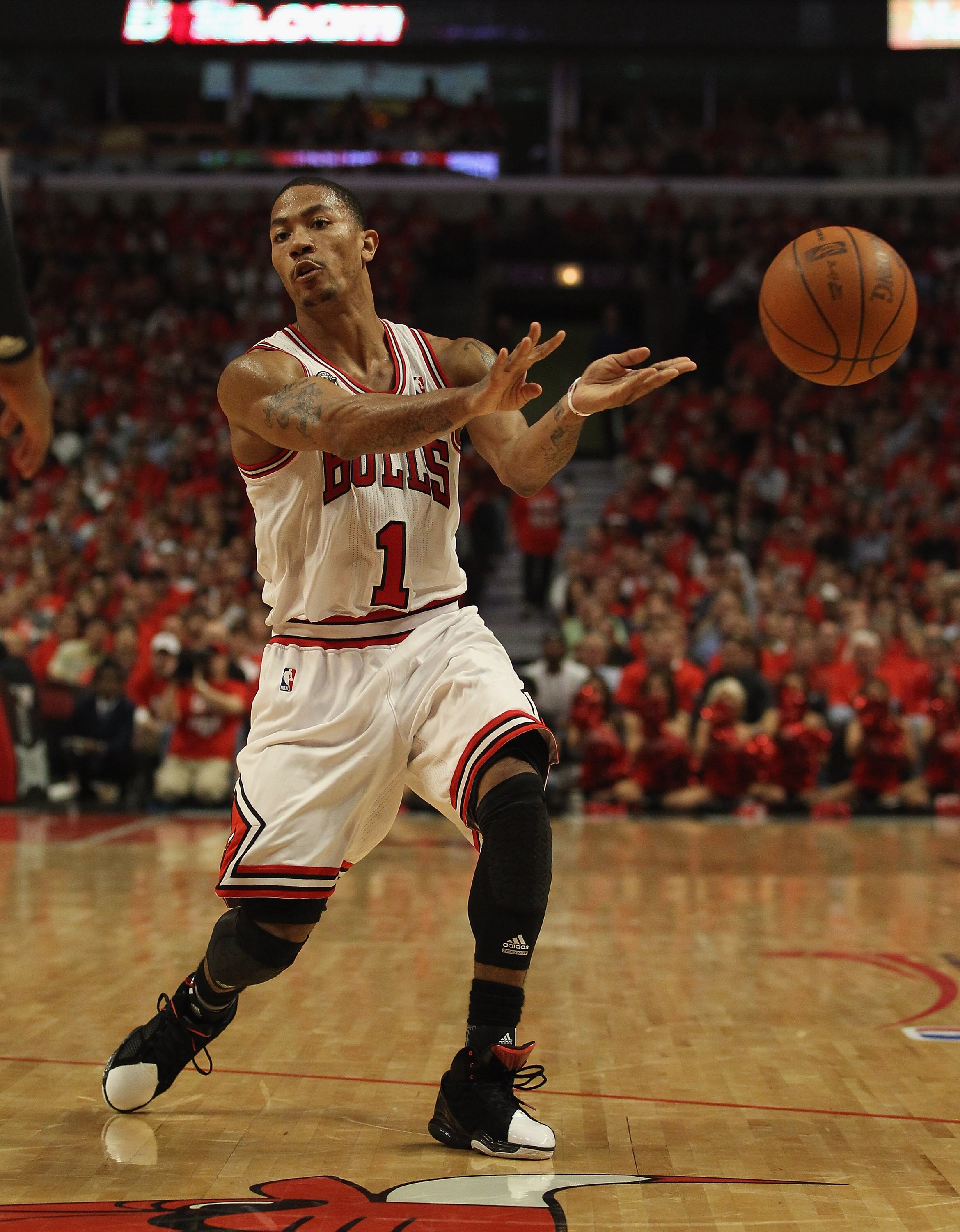 CHICAGO, IL - MAY 10: Derrick Rose #2 of the Chicago Bulls passes the ball against the Atlanta Hawks in Game Five of the Eastern Conference Semifinals in the 2011 NBA Playoffs at the United Center on May 10, 2011 in Chicago, Illinois. The Bulls defeated t