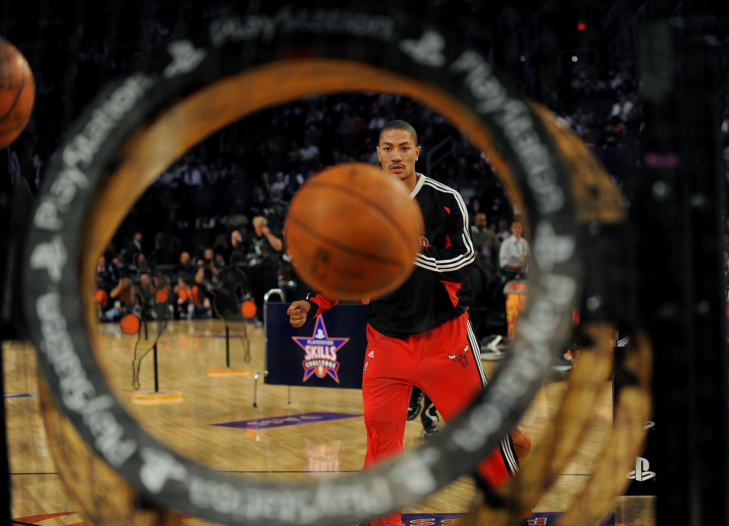PHOENIX - FEBRUARY 14:  Derrick Rose of the Chicago Bulls warms up before the Play Station Skills Challenge on All-Star Saturday Night, part of 2009 NBA All-Star Weekend at US Airways Center on February 14, 2009 in Phoenix, Arizona.  NOTE TO USER: User ex