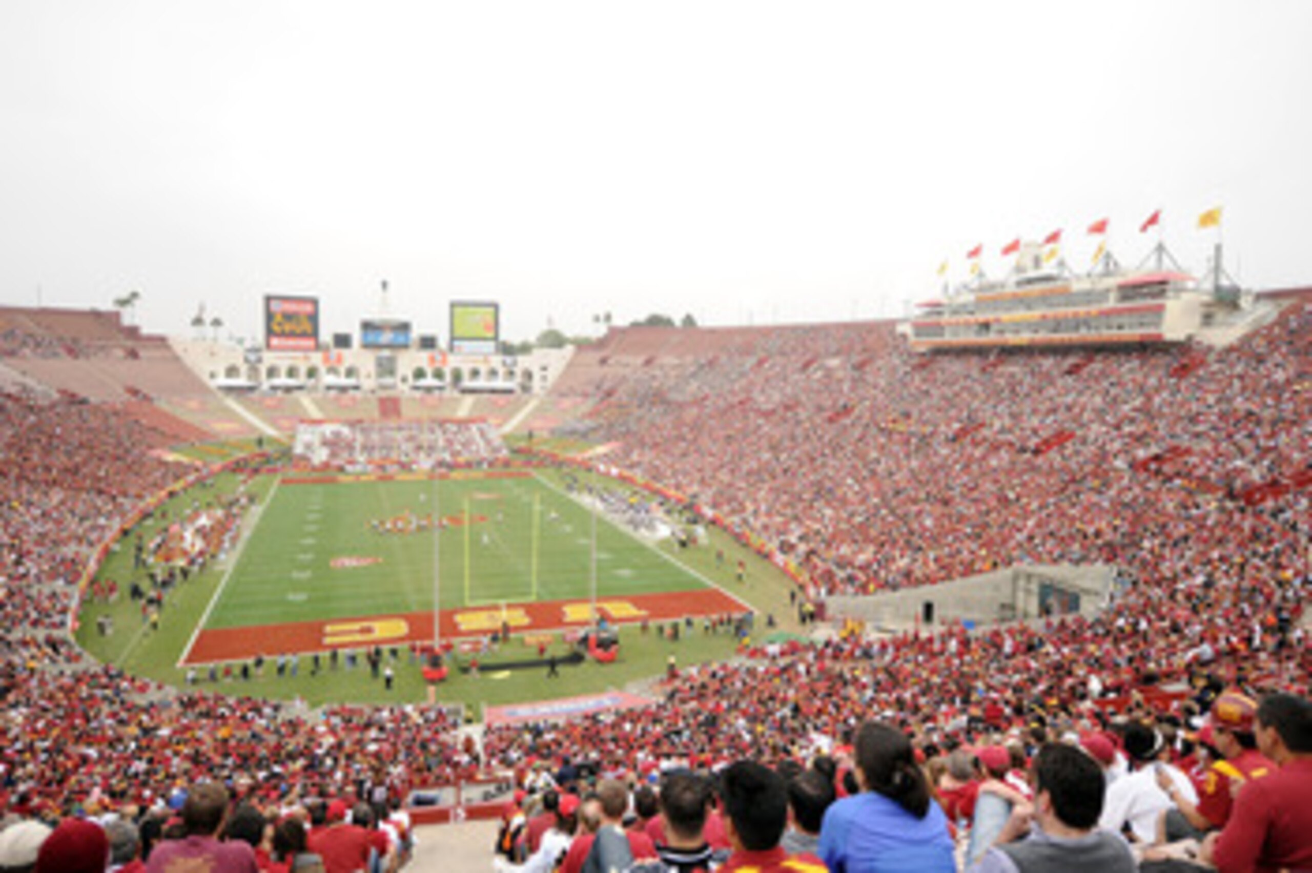 LOS ANGELES, CA - OCTOBER 16: General View of the game between the California Golden Bears and the USC Trojans at Los Angeles Memorial Coliseum on October 16, 2010 in Los Angeles, California. (Photo by Harry How/Getty Images) LOS ANGELES, CA - OCTOBER 16: General View of the game between the California Golden Bears and the USC Trojans at Los Angeles Memorial Coliseum on October 16, 2010 in Los Angeles, California. (Photo by Harry How/Getty Images)