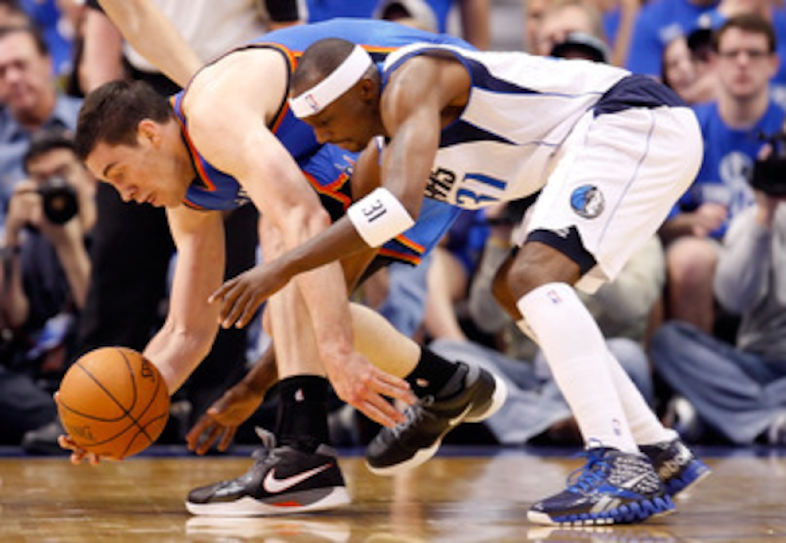 DALLAS, TX - MAY 17:  Nick Collison #4 of the Oklahoma City Thunder and Jason Terry #31 of the Dallas Mavericks battle for a loose ball in the first half in Game One of the Western Conference Finals during the 2011 NBA Playoffs at American Airlines Center