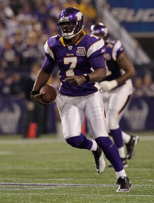 MINNEAPOLIS, MN - DECEMBER 05:  Tavaris Jackson #7 of the Minnesota Vikings rushes against the Buffalo Bills at the Mall of America Field at the Hubert H. Humphrey Metrodome on December 5, 2010 in Minneapolis, Minnesota.  (Photo by Nick Laham/Getty Images