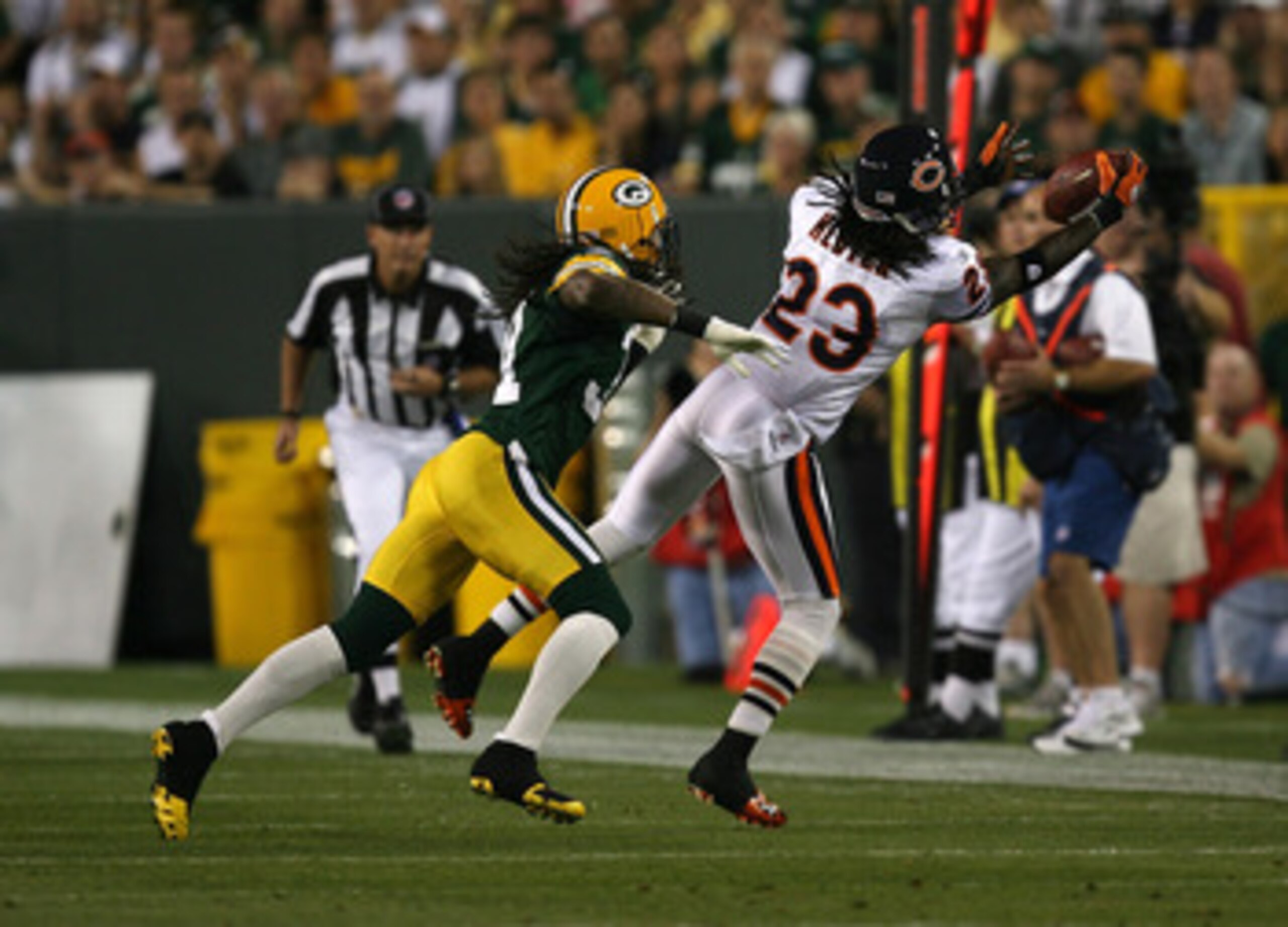GREEN BAY, WI - SEPTEMBER 13: Devin Hester #23 of the Chicago Bears reaches out to catch a pass in front of Al Harris #31 of the Green Bay Packers on September 13, 2009 at Lambeau Field in Green Bay, Wisconsin. (Photo by Jonathan Daniel/Getty Images)