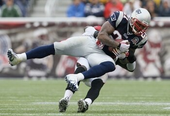 FOXBORO, MA - SEPTEMBER 27:  Fred Taylor #21 of the New England Patriots makes a catch against the Atlanta Falcons during the third quarter of the game at Gillette Stadium on September 27, 2009 in Foxboro, Massachusetts.  (Photo by Jim Rogash/Getty Images