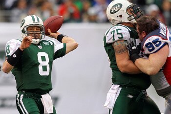 EAST RUTHERFORD, NJ - JANUARY 02:  Mark Brunell #8 of the New York Jets pass against the Buffalo Bills at New Meadowlands Stadium on January 2, 2011 in East Rutherford, New Jersey.  (Photo by Al Bello/Getty Images)