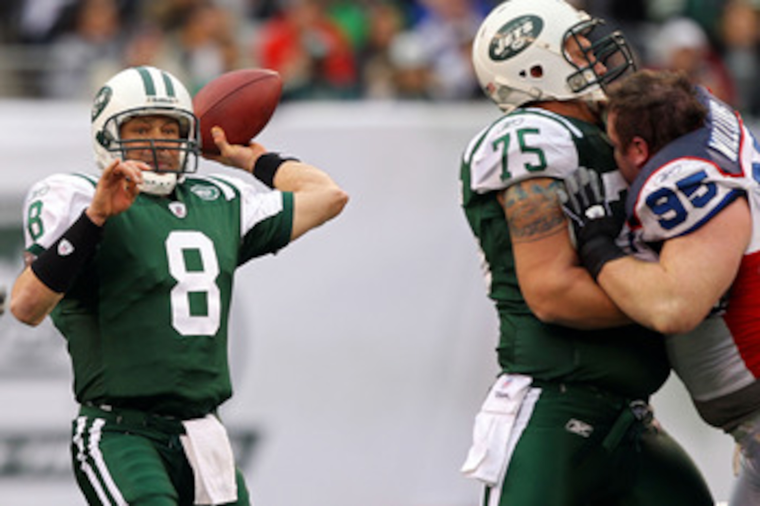 EAST RUTHERFORD, NJ - JANUARY 02:  Mark Brunell #8 of the New York Jets pass against the Buffalo Bills at New Meadowlands Stadium on January 2, 2011 in East Rutherford, New Jersey.  (Photo by Al Bello/Getty Images)