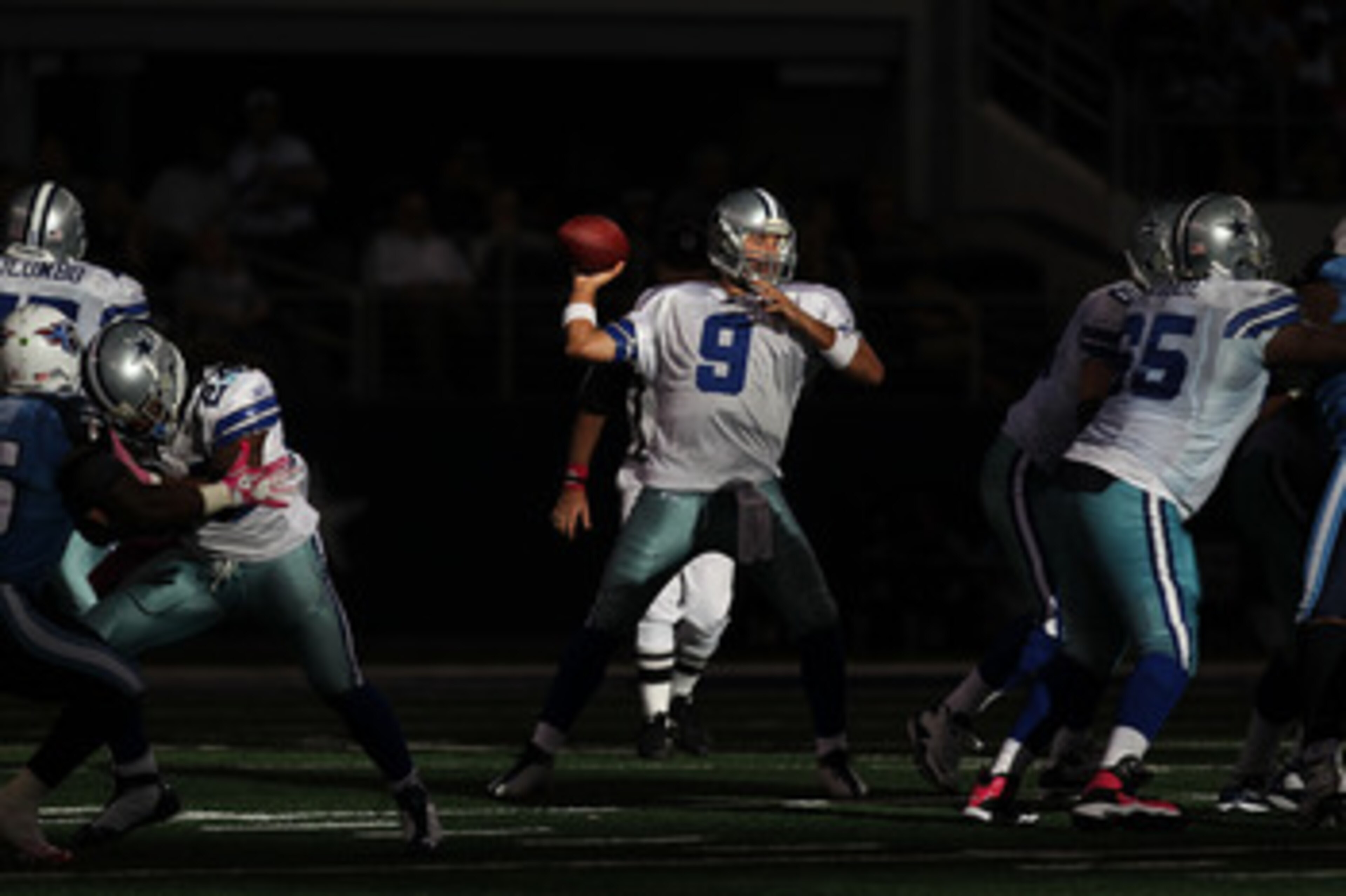ARLINGTON, TX - OCTOBER 10:  Quarterback Tony Romo #9 of the Dallas Cowboys at Cowboys Stadium on October 10, 2010 in Arlington, Texas.  (Photo by Ronald Martinez/Getty Images)