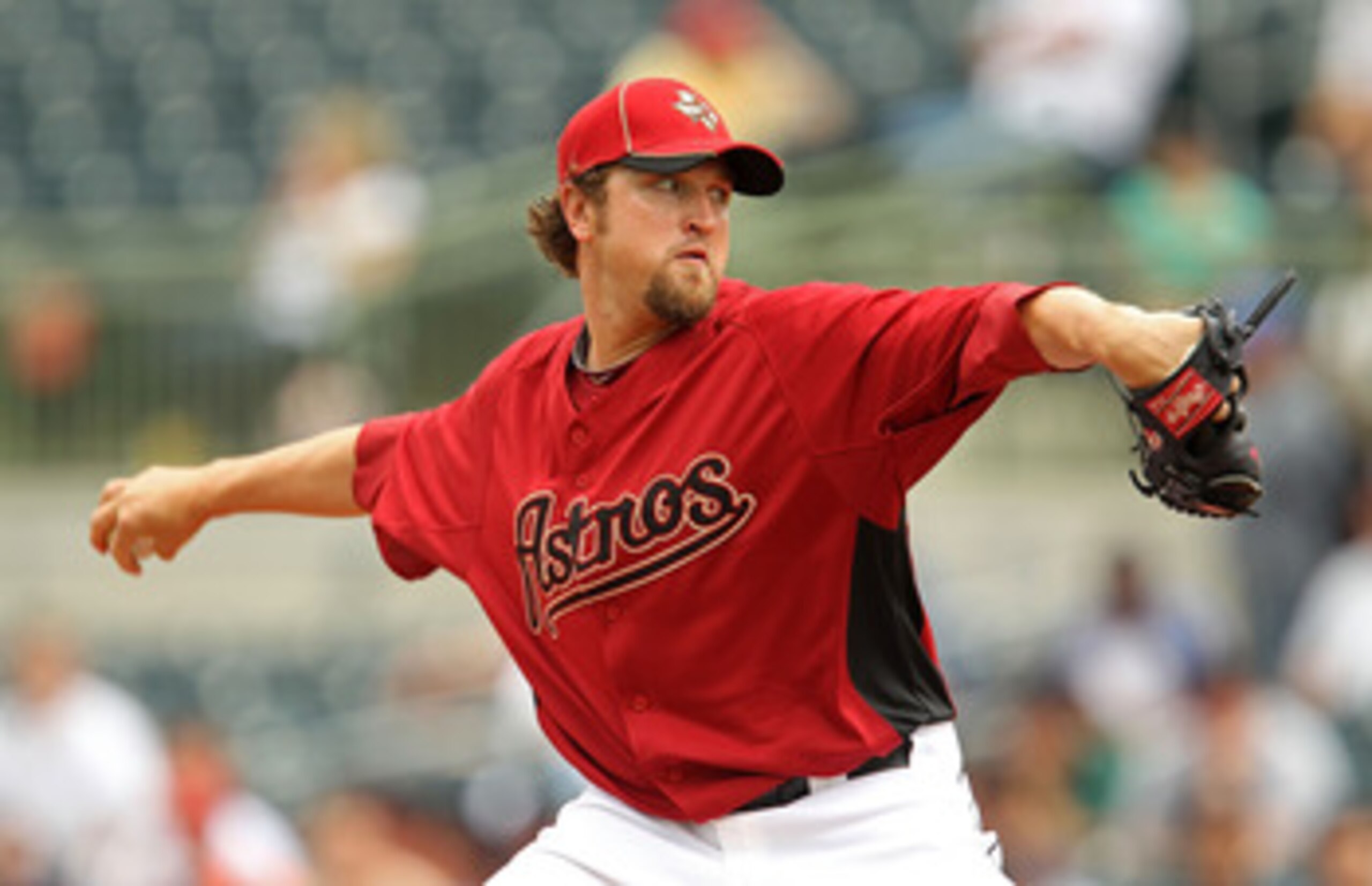 KISSIMMEE, FL - MARCH 01:  Brandon Lyon #37 of the Houston Astros pitches during a Spring Training game against the Atlanta Braves at Osceola County Stadium on March 1, 2011 in Kissimmee, Florida.  (Photo by Mike Ehrmann/Getty Images)