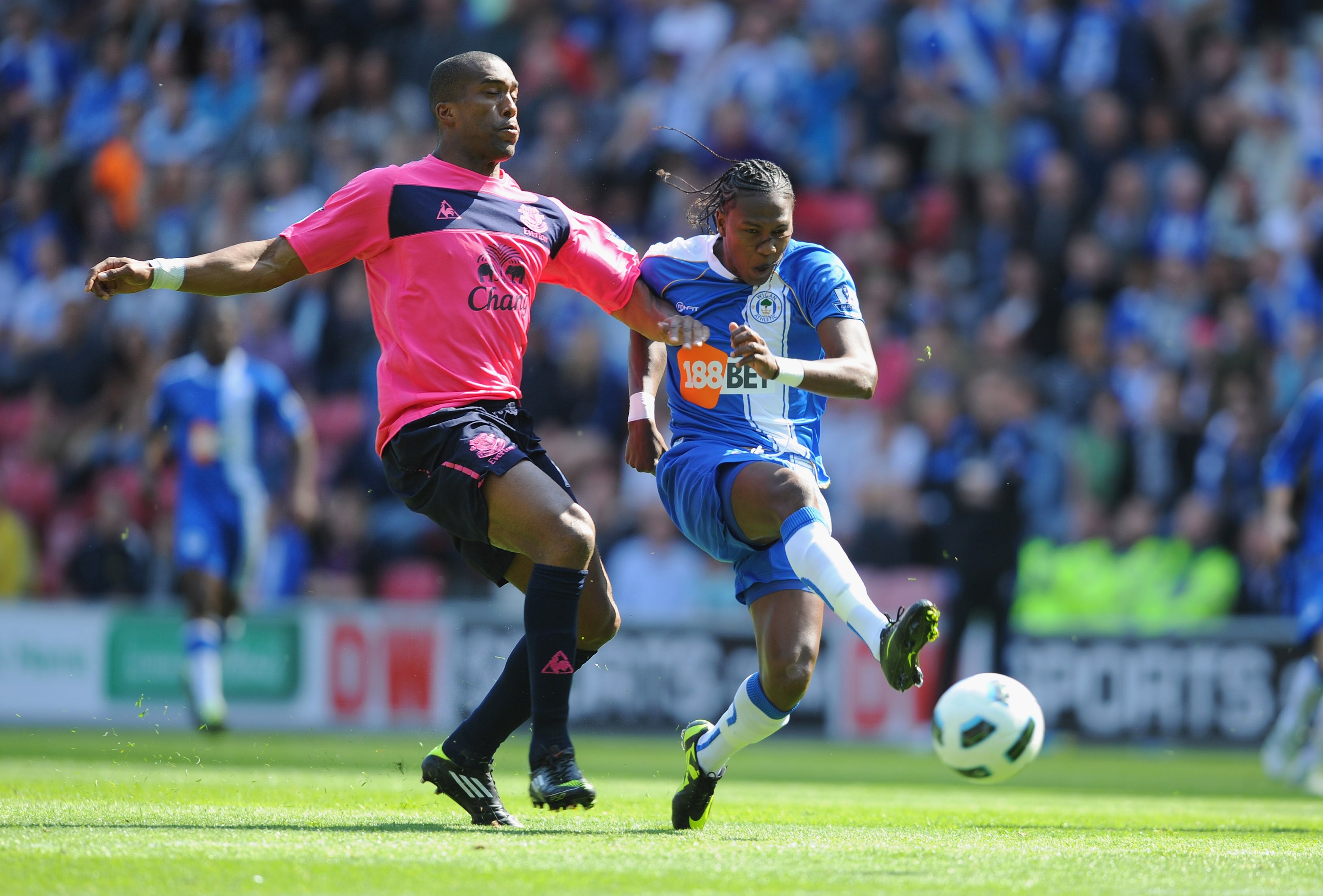WIGAN, ENGLAND - APRIL 30: Hugo Rodallega of Wigan is challenged by Sylvain Distin of Everton during the Barclays Premier League match between Wigan and Everton at the DW Stadium on April 30, 2011 in Wigan, England.  (Photo by Michael Regan/Getty Images)