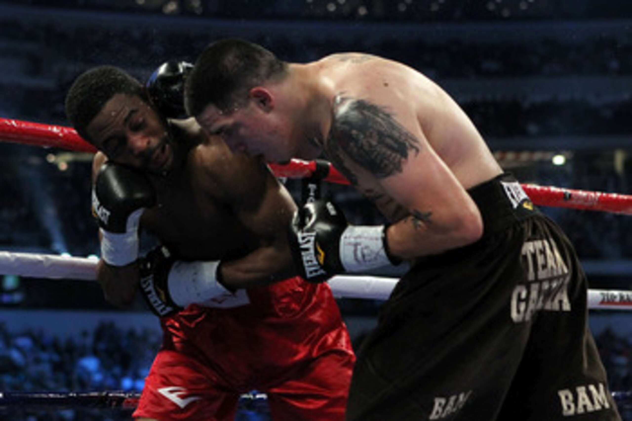 ARLINGTON, TX - NOVEMBER 13: Brandon Rios (R in brown trunks) lands a punch against Omri Lowther (red trunks) during their Super Lightweight bout at Cowboys Stadium on November 13, 2010 in Arlington, Texas. (Photo by Nick Laham/Getty Images) ARLINGTON, TX - NOVEMBER 13: Brandon Rios (R in brown trunks) lands a punch against Omri Lowther (red trunks) during their Super Lightweight bout at Cowboys Stadium on November 13, 2010 in Arlington, Texas. (Photo by Nick Laham/Getty Images)