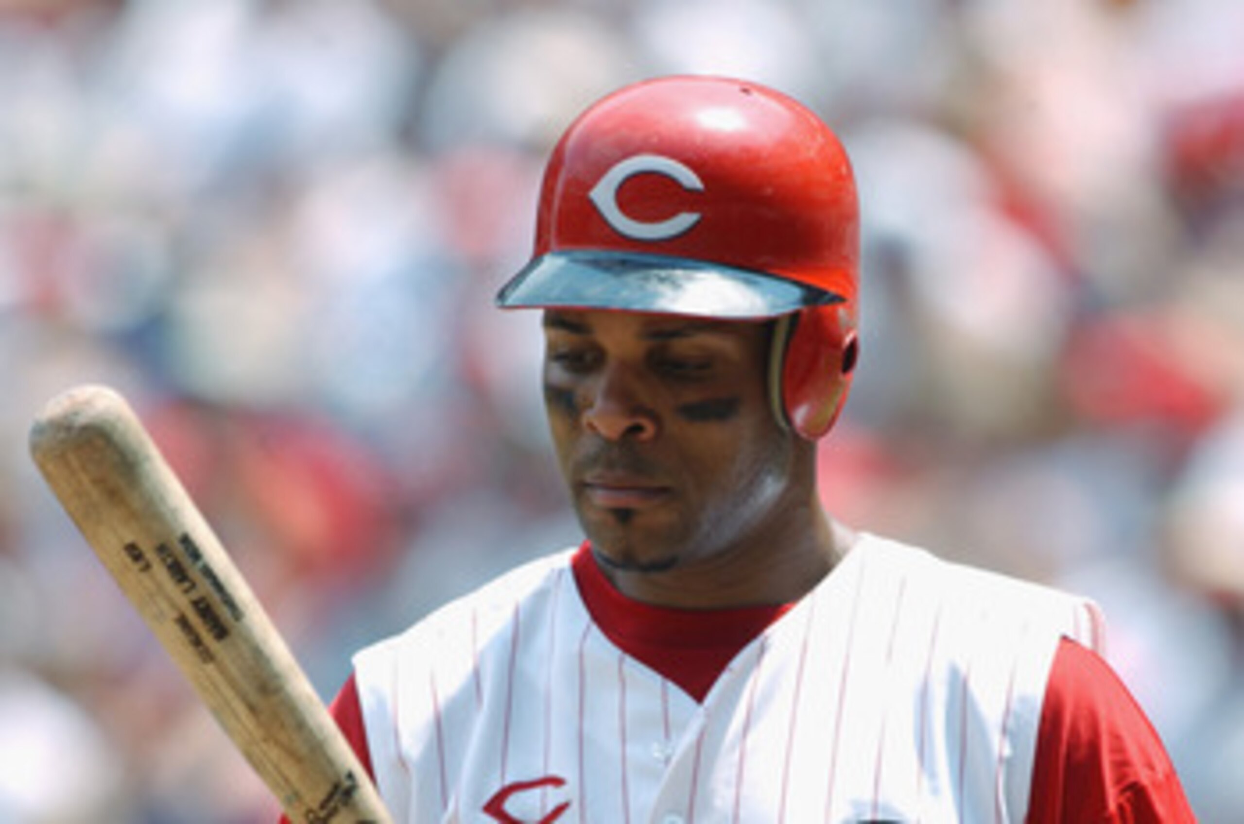 CINCINNATI - JULY 21: Shortstop Barry Larkin #11 of the Cincinnati Reds examines his bat during the MLB game against the New York Mets on July 21, 2002 at Cinergy Field in Cincinnati, Ohio. The Reds defeated the Mets 9-1. (Photo By Matthew Stockman/Get CINCINNATI - JULY 21: Shortstop Barry Larkin #11 of the Cincinnati Reds examines his bat during the MLB game against the New York Mets on July 21, 2002 at Cinergy Field in Cincinnati, Ohio. The Reds defeated the Mets 9-1. (Photo By Matthew Stockman/Get