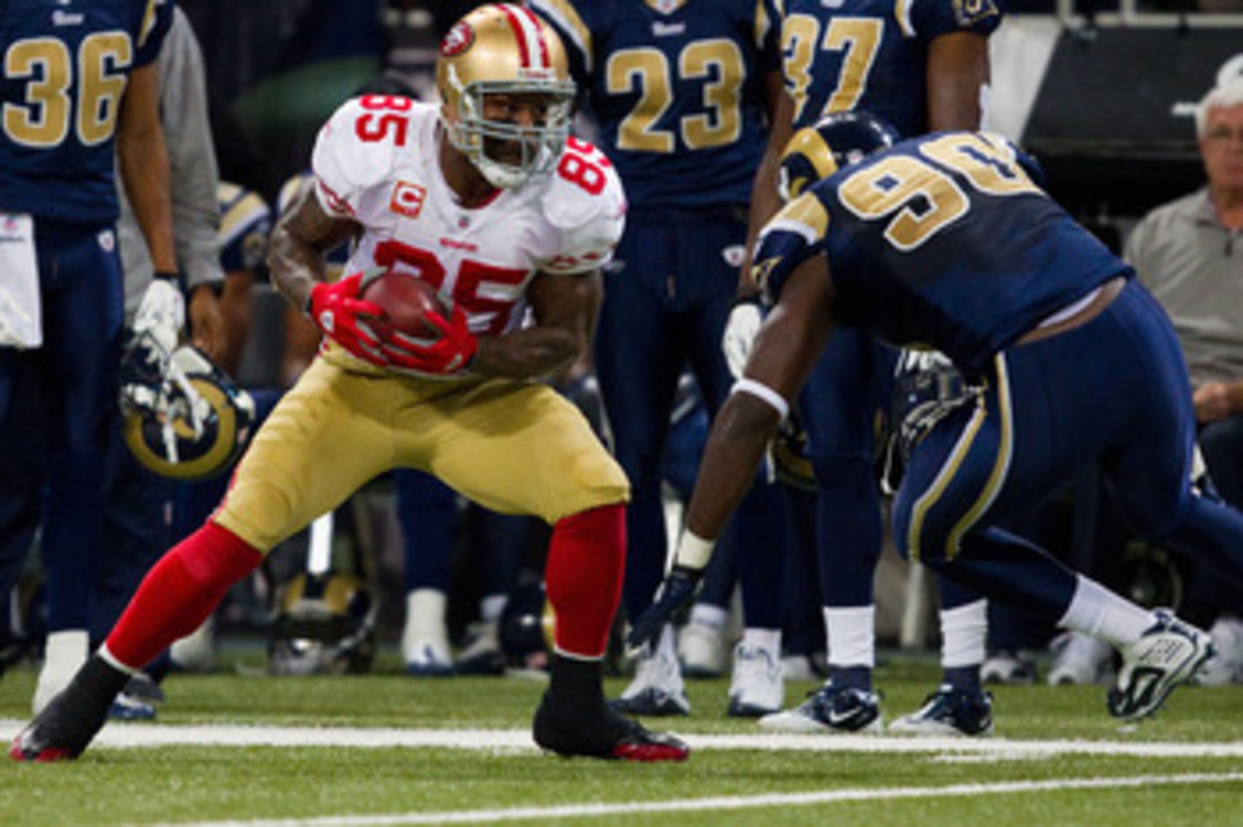 ST. LOUIS, MO - DECEMBER 26: Vernon Davis #85 of the San Francisco 49ers looks to get up field against the St. Louis Rams at the Edward Jones Dome on December 26, 2010 in St. Louis, Missouri. The Rams beat the 49ers 25-17. (Photo by Dilip Vishwanat/Getty