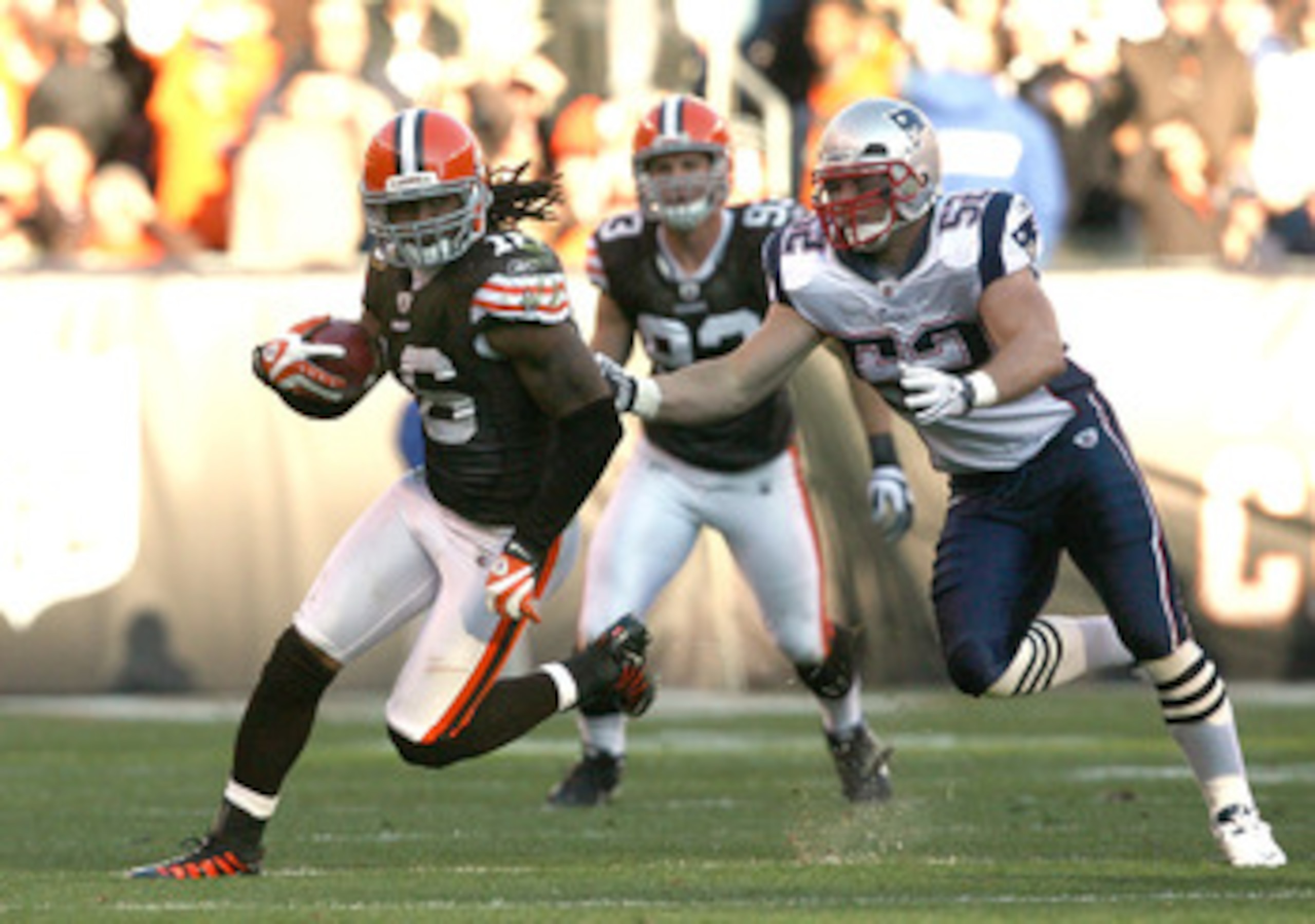 CLEVELAND - NOVEMBER 07:  Wide receiver Joshua Cribbs #16 of the Cleveland Browns runs the ball by linebacker Dane Fletcher #52 of the New England Patriots at Cleveland Browns Stadium on November 7, 2010 in Cleveland, Ohio.  (Photo by Matt Sullivan/Getty 