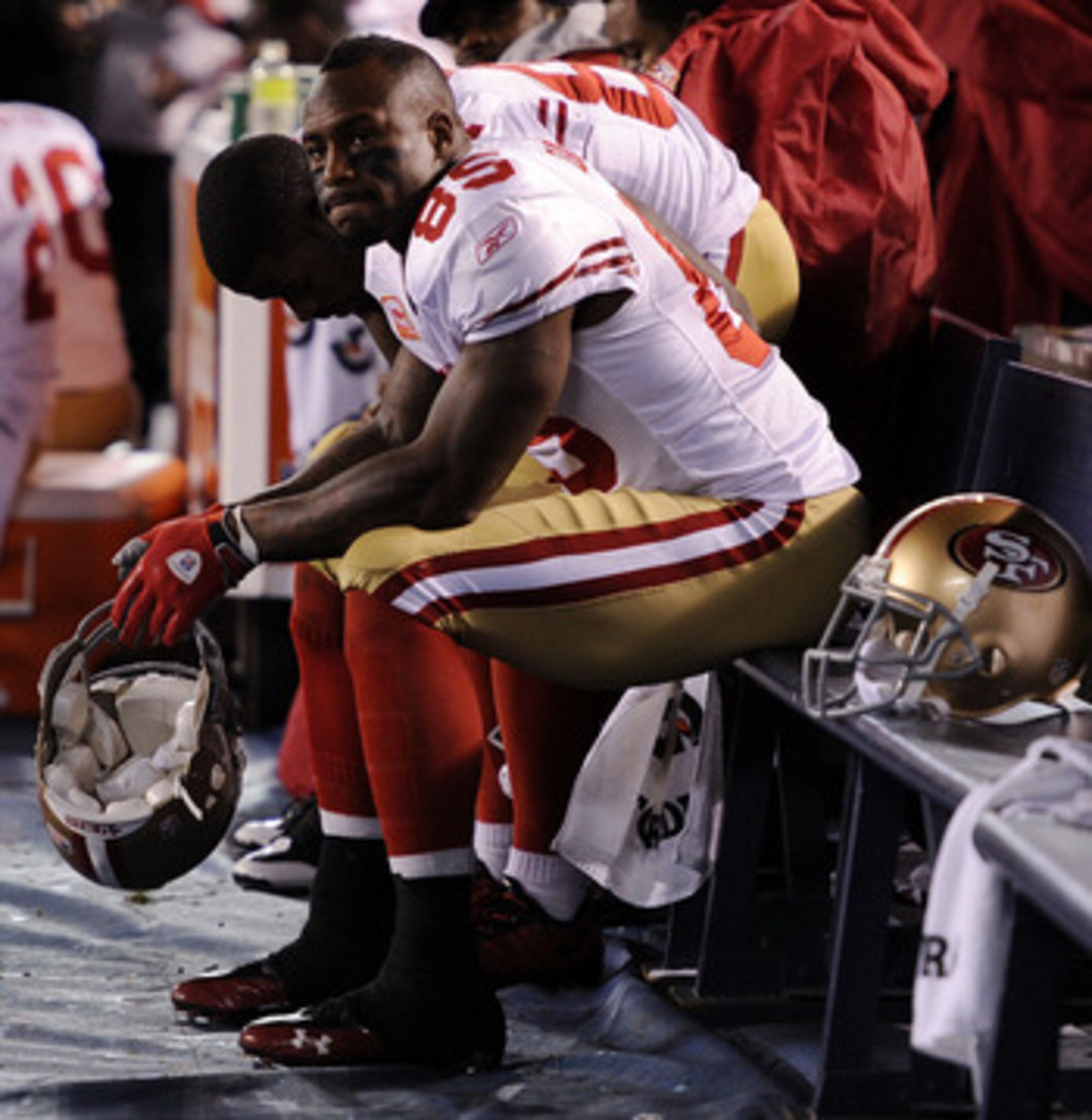 SAN DIEGO, CA - DECEMBER 16:  Tight end Vernon Davis #85 of the San Francisco 49ers sits on the bench during their game against the San Diego Chargers at Qualcomm Stadium on December 16, 2010 in San Diego, California.  (Photo by Harry How/Getty Images)