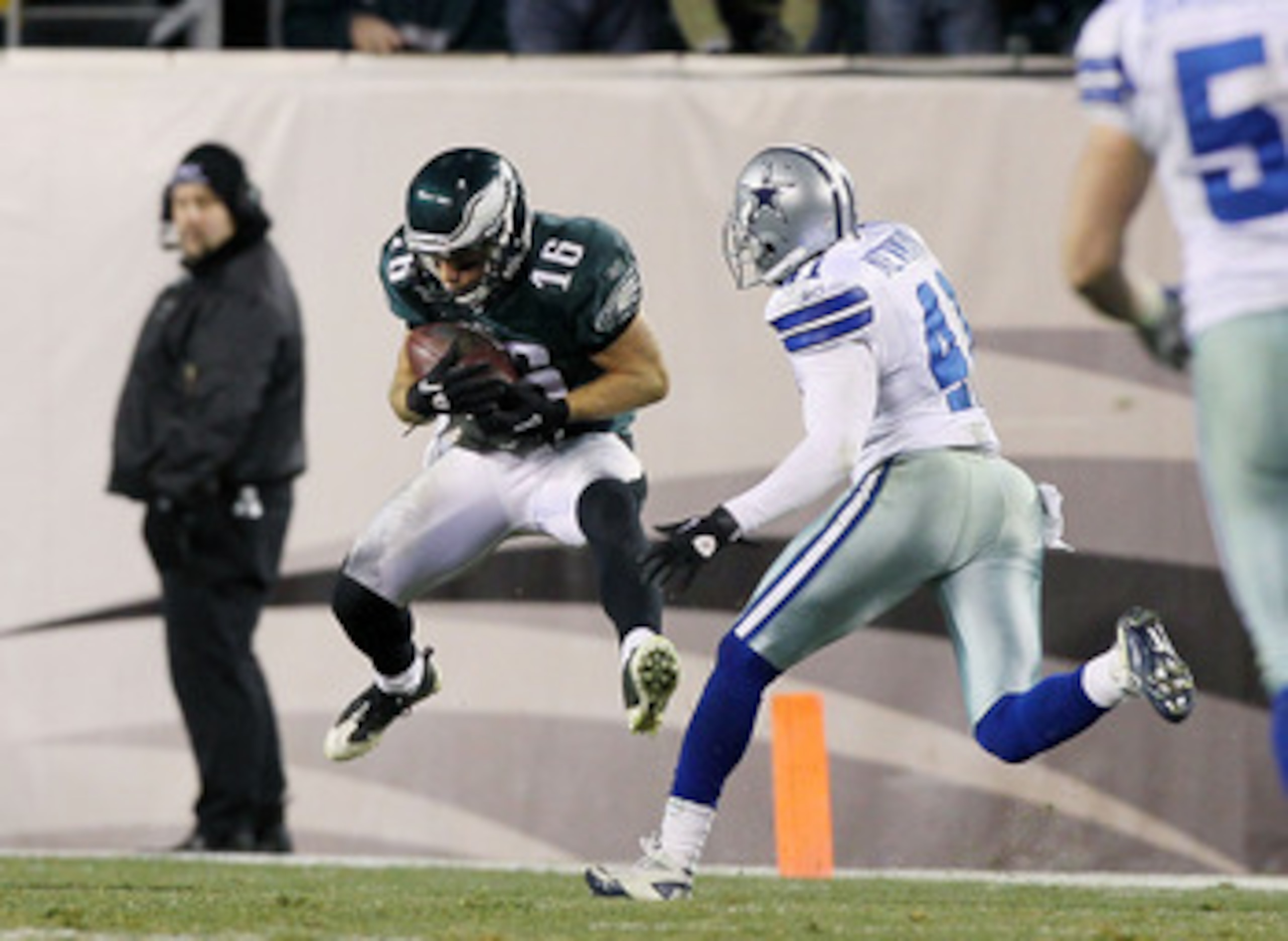 PHILADELPHIA, PA - JANUARY 02:  Chad Hall #16 of the Philadelphia Eagles hauls in a long reception against Terence Newman #41 of the Dallas Cowboys on January 2, 2011 at Lincoln Financial Field in Philadelphia, Pennsylvania. The Cowboys defeated the Eagle