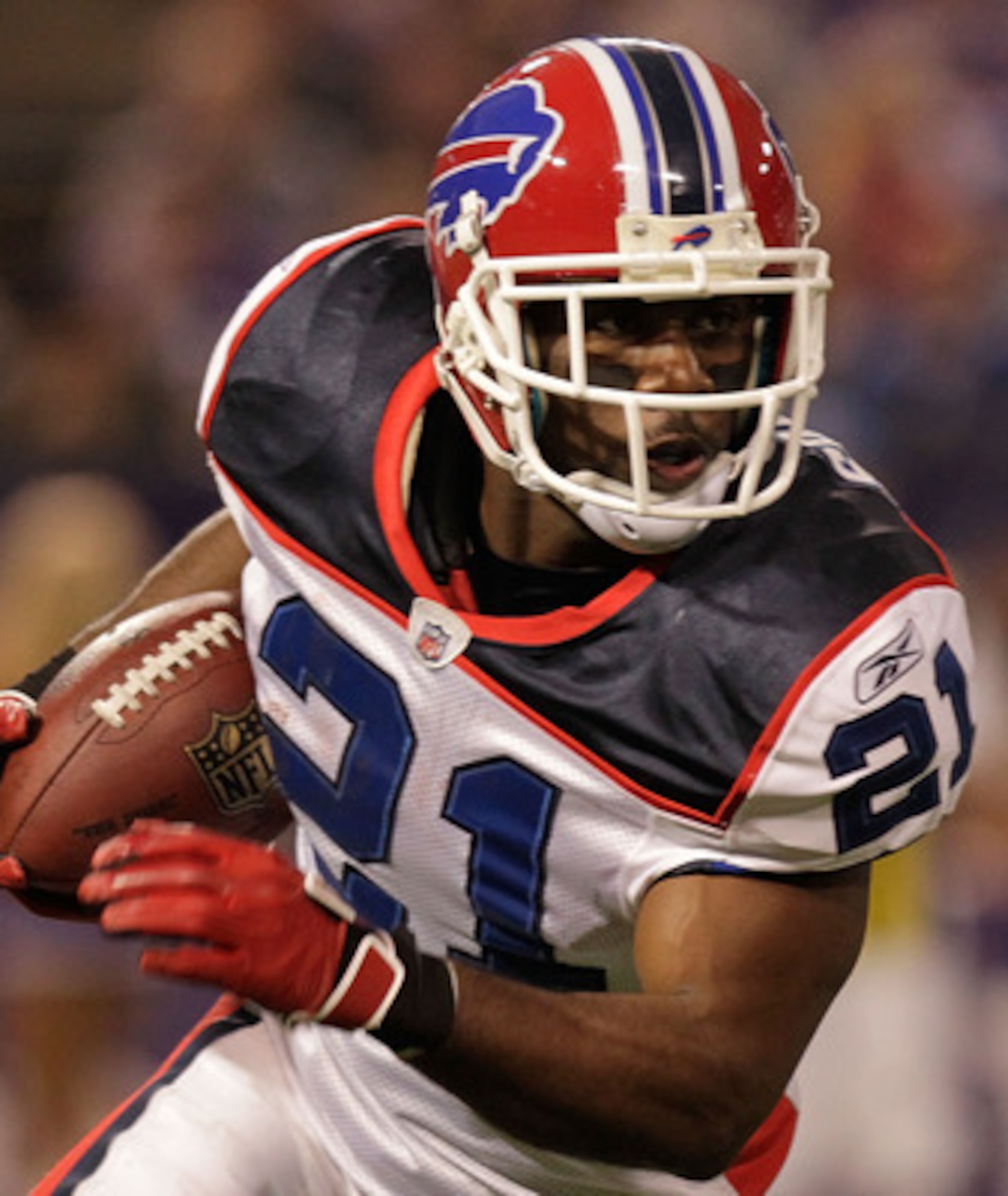 MINNEAPOLIS, MN - DECEMBER 05:  C.J. Spiller #21 of the Buffalo Bills rushes against the Minnesota Vikings at the Mall of America Field at the Hubert H. Humphrey Metrodome on December 5, 2010 in Minneapolis, Minnesota.  (Photo by Nick Laham/Getty Images)
