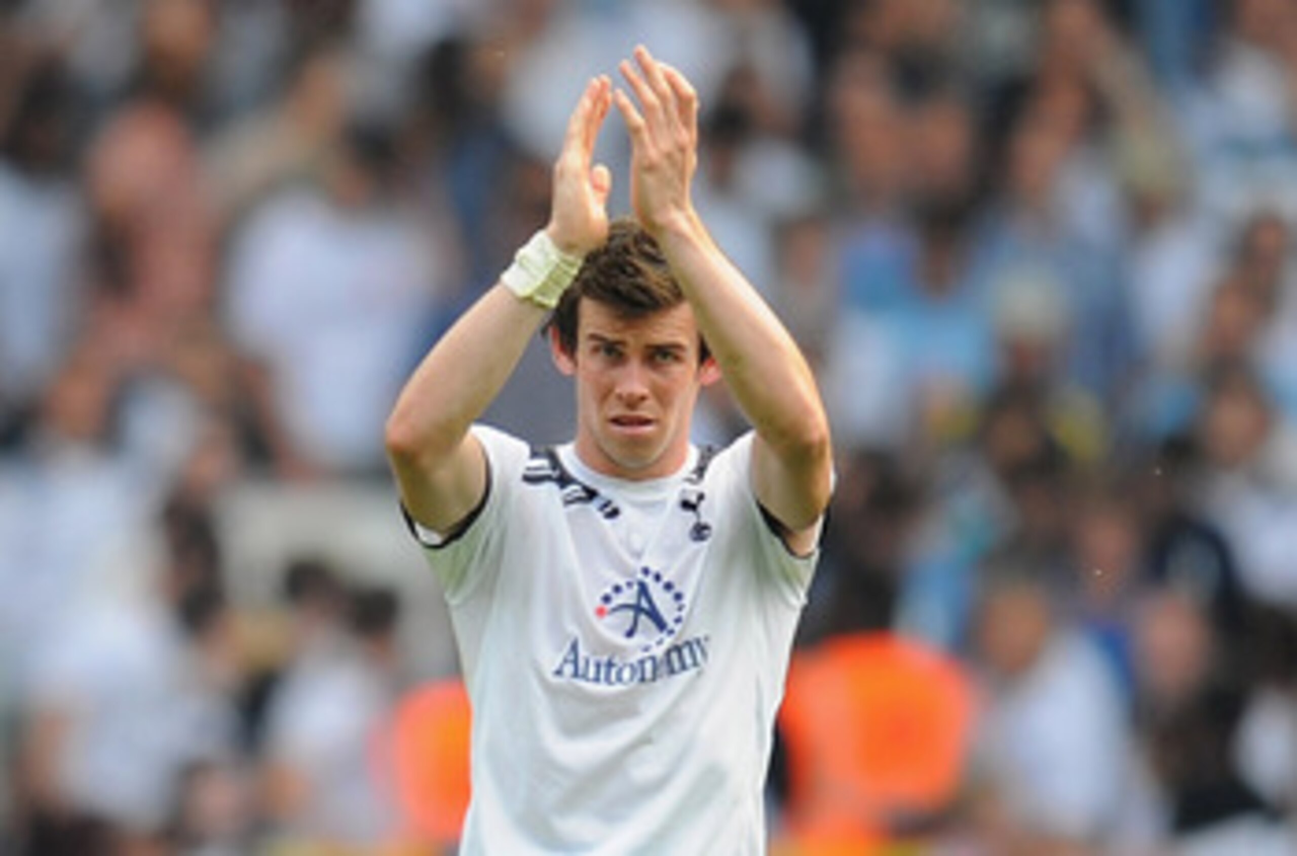LONDON, ENGLAND - APRIL 23:  Gareth Bale of Spurs applauds the fans during the Barclays Premier League match between Tottenham Hotspur and West Bromwich Albion at White Hart Lane on April 23, 2011 in London, England.  (Photo by Mike Hewitt/Getty Images)
