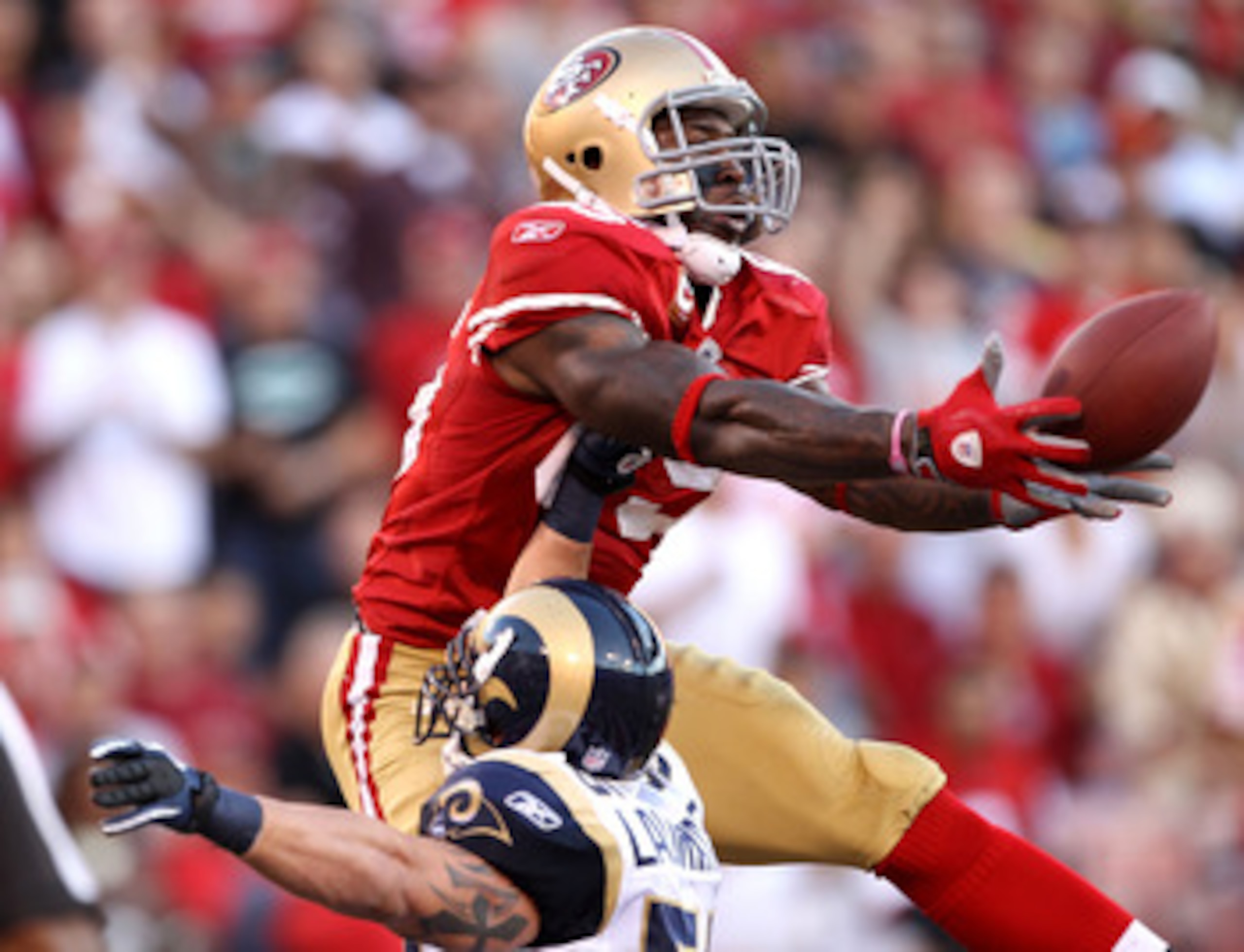 SAN FRANCISCO - NOVEMBER 14:  Vernon Davis #85 of the San Francisco 49ers catches the ball in the endzone over James Laurinaitis #55 of the St. Louis Rams at Candlestick Park on November 14, 2010 in San Francisco, California. The touchdown was not allowed