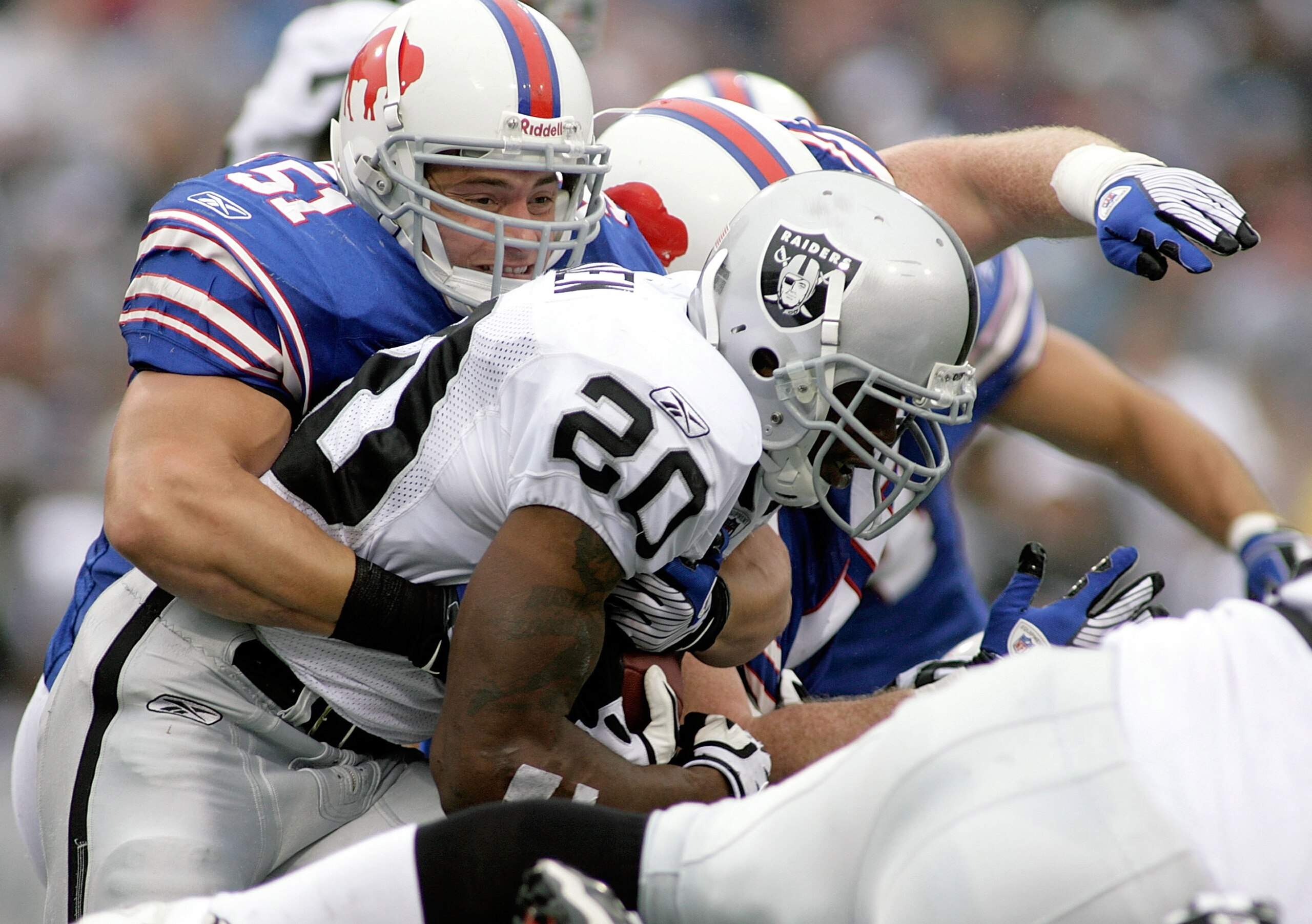 ORCHARD PARK, NY - SEPTEMBER 21: Paul Posluszny #51 of the Buffalo Bills tackles Darren McFadden #20 of the Oakland Raiders on September 21, 2008 at Ralph Wilson Stadium in Orchard Park, New York.  Buffalo won 24-23. (Photo by Rick Stewart/Getty Images)