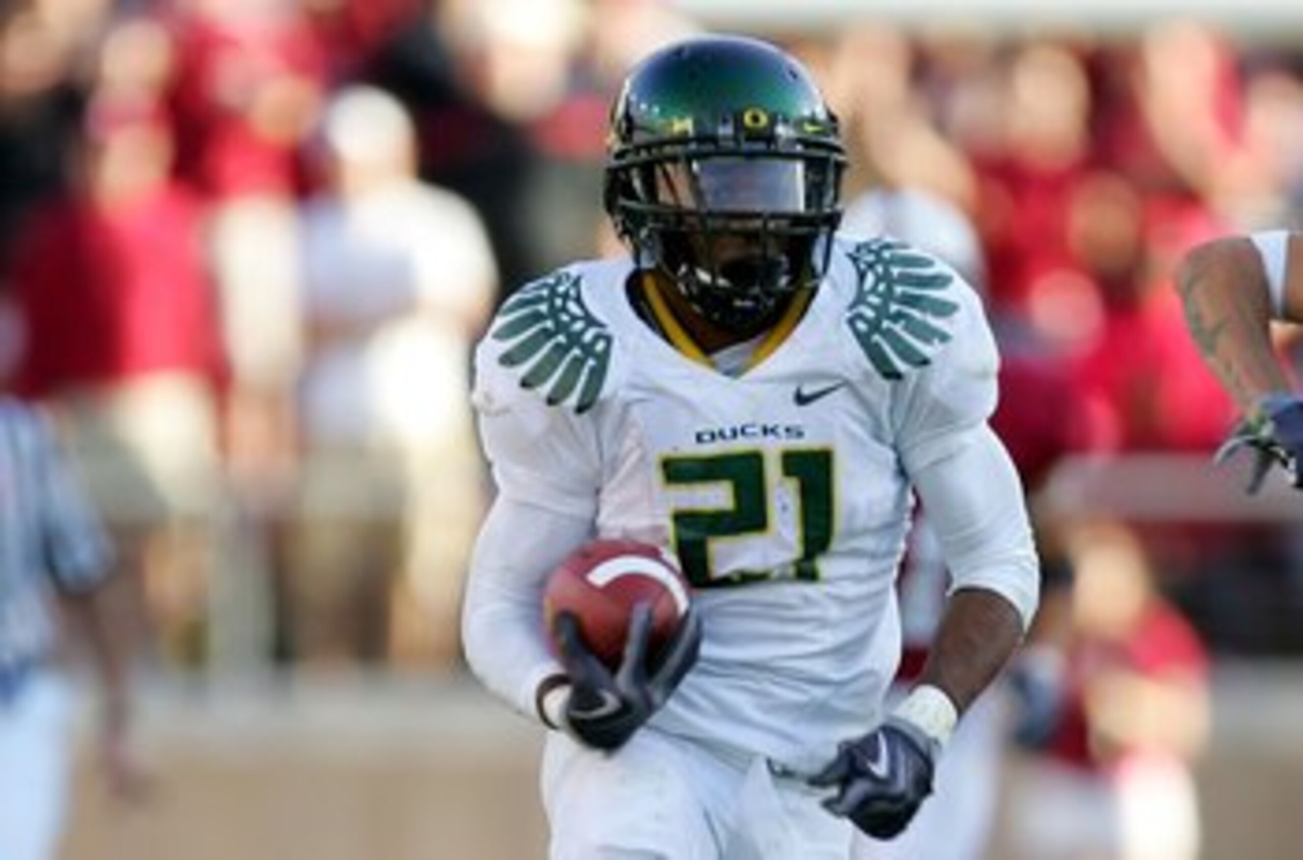 PALO ALTO, CA - NOVEMBER 07: LaMichael James #21 of the Oregon Ducks in action during their game against the Stanford Cardinal at Stanford Stadium on November 7, 2009 in Palo Alto, California. (Photo by Ezra Shaw/Getty Images) PALO ALTO, CA - NOVEMBER 07: LaMichael James #21 of the Oregon Ducks in action during their game against the Stanford Cardinal at Stanford Stadium on November 7, 2009 in Palo Alto, California. (Photo by Ezra Shaw/Getty Images)