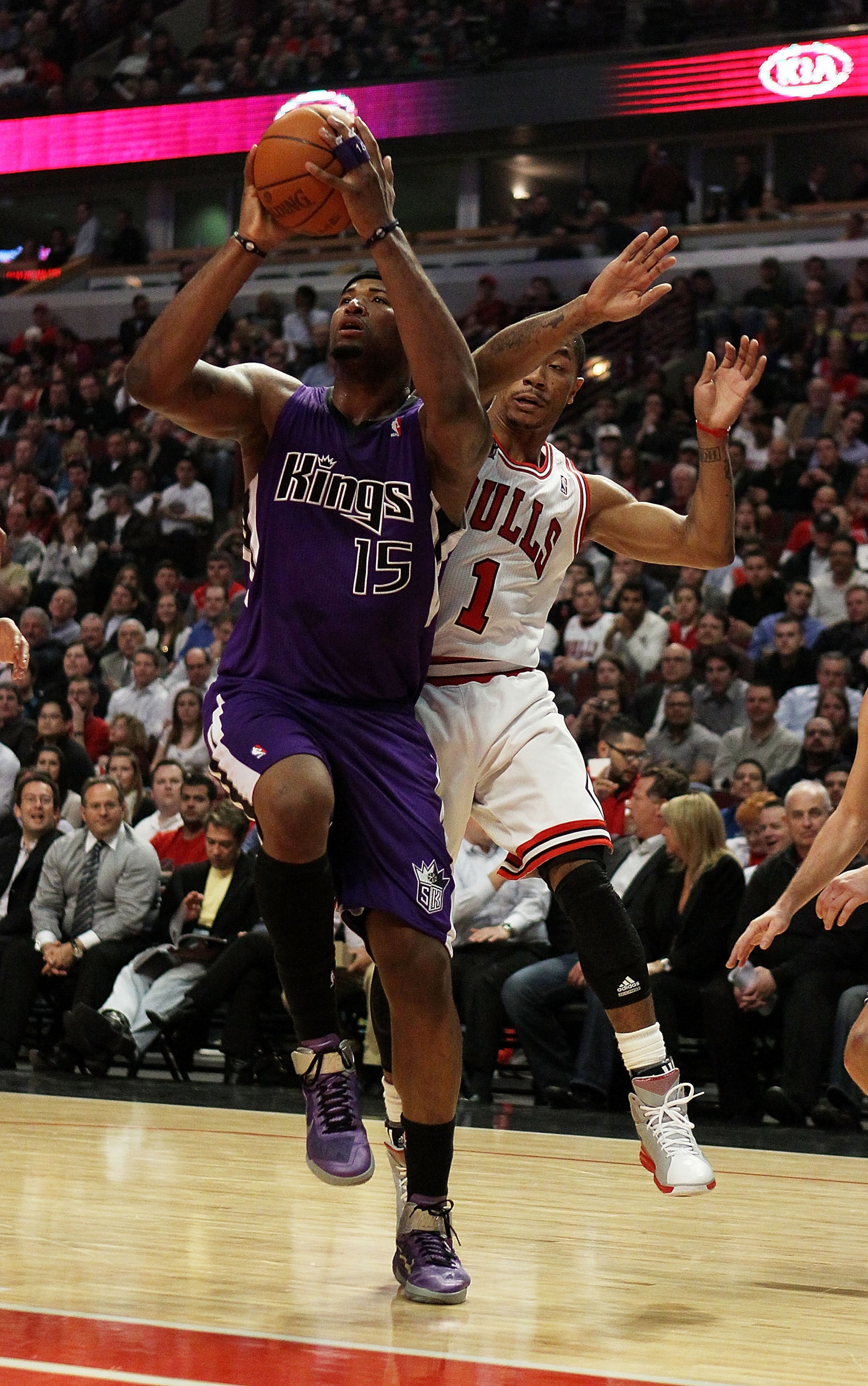 CHICAGO, IL - MARCH 21: DeMarcus Cousins #15 of the Sacramento Kings puts up a shot past Derrick Rose #1 of the Chicago Bulls at the United Center on March 21, 2011 in Chicago, Illinois. NOTE TO USER: User expressly acknowledges and agrees that, by downlo