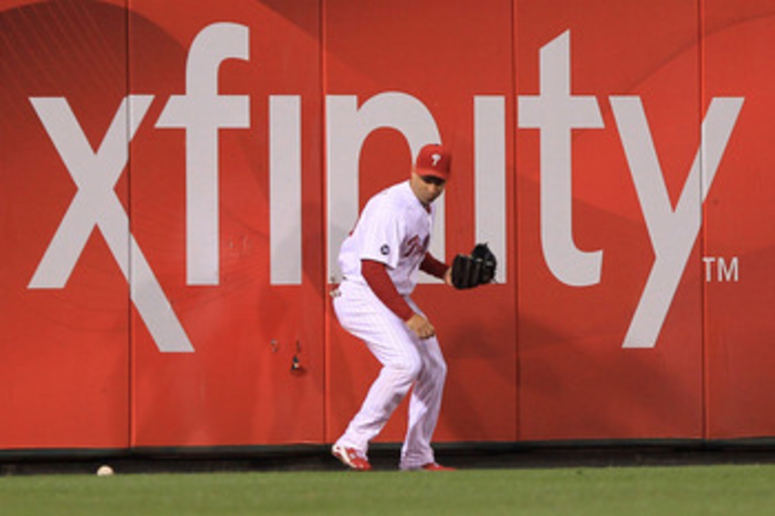 PHILADELPHIA - OCTOBER 16:  Raul Ibanez #29 of the Philadelphia Phillies is unable to make a catch of a ball hit by Pat Burrell #9 of the San Francisco Giants  in the sixth inning to score a run in Game One of the NLCS during the 2010 MLB Playoffs at Citi