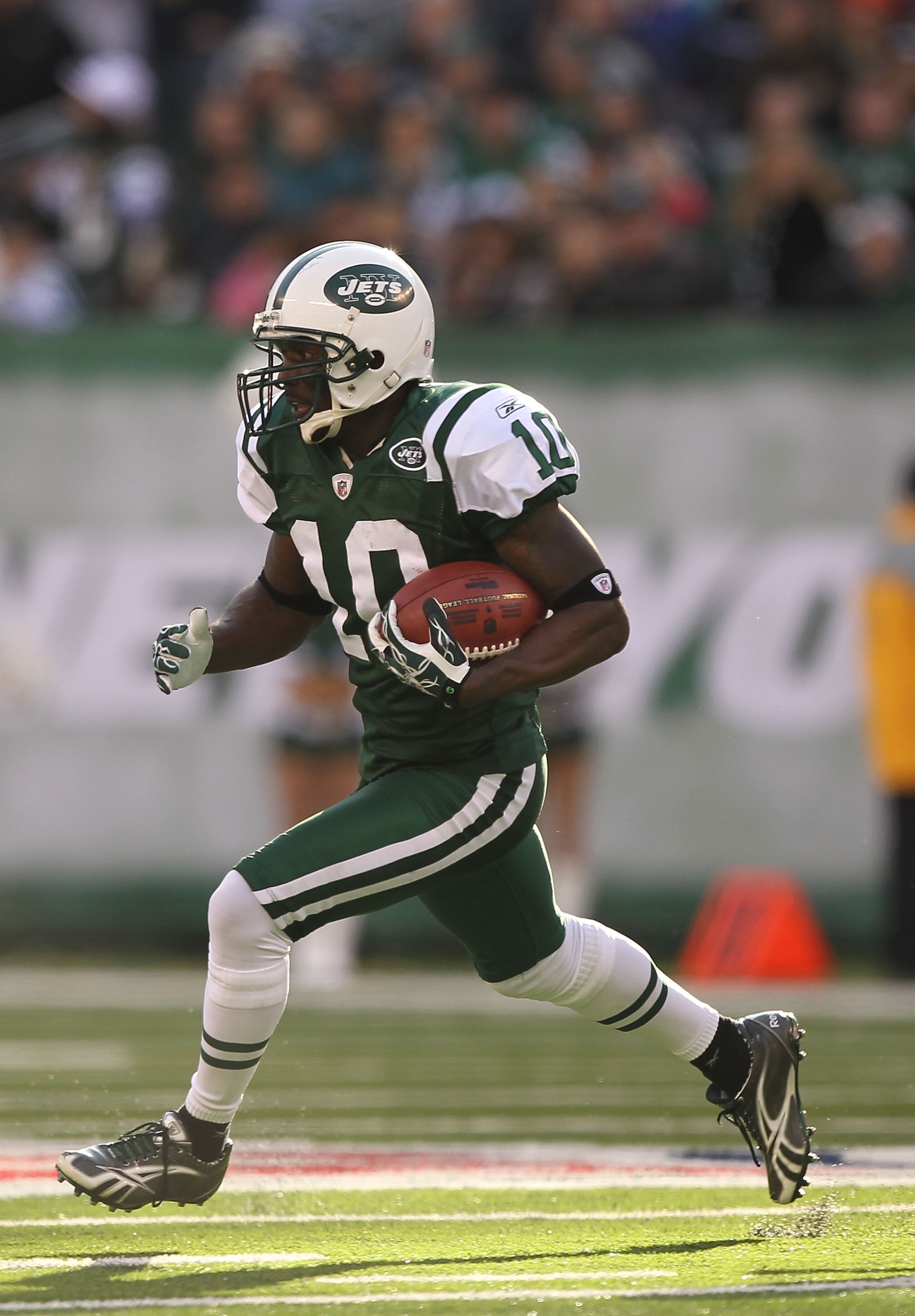 EAST RUTHERFORD, NJ - NOVEMBER 21: Santonio Holmes #10 of the New York Jets in action against the Houston Texans their game on November 21, 2010 at the New Meadowlands Stadium in East Rutherford, New Jersey. (Photo by Al Bello/Getty Images) EAST RUTHERFORD, NJ - NOVEMBER 21: Santonio Holmes #10 of the New York Jets in action against the Houston Texans their game on November 21, 2010 at the New Meadowlands Stadium in East Rutherford, New Jersey. (Photo by Al Bello/Getty Images)