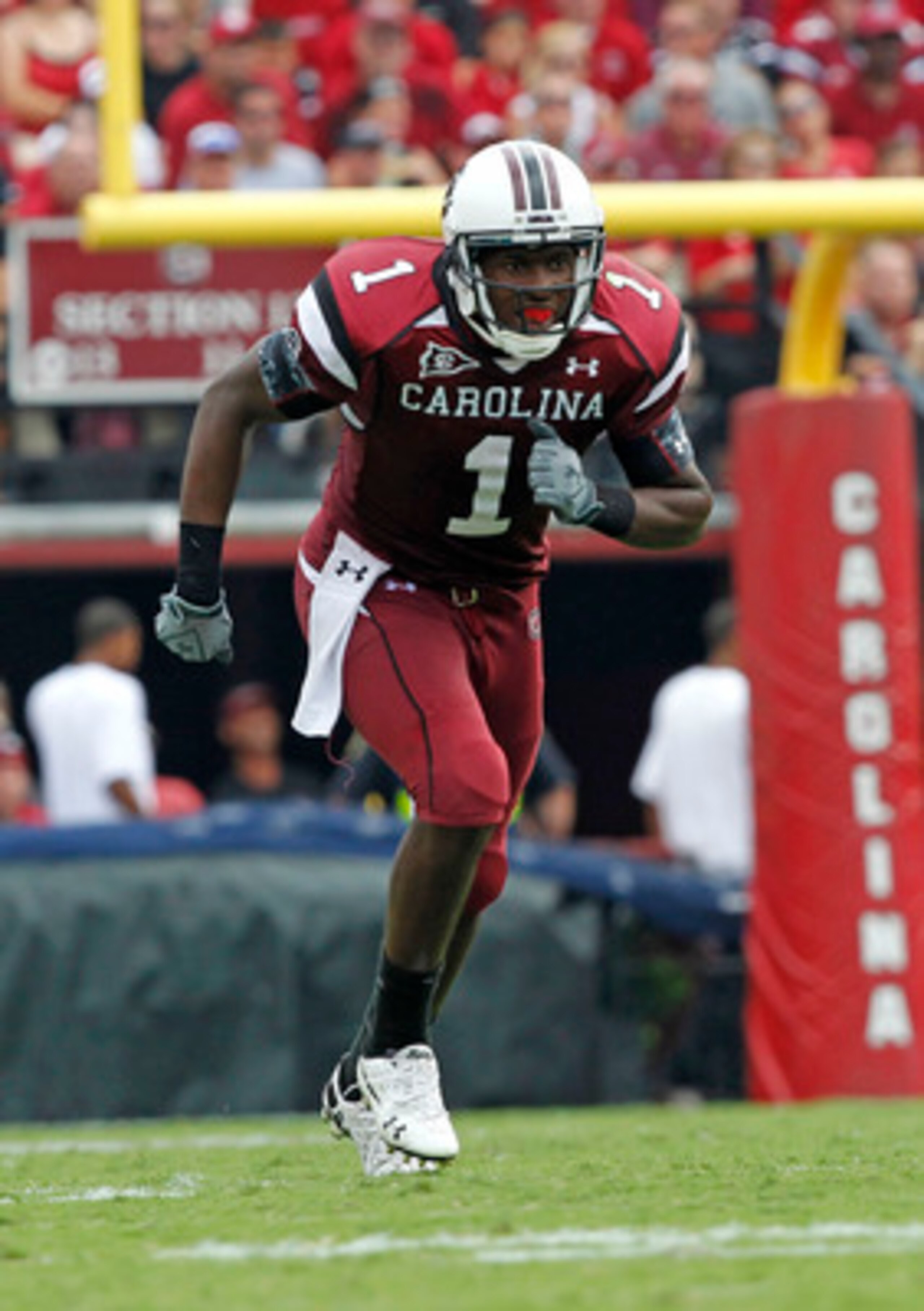 COLUMBIA, SC - SEPTEMBER 11:  Wide receiver Alshon Jeffery #1 of the South Carolina Gamecocks breaks off of the line of scrimmage during the game against the Georgia Bulldogs at Williams-Brice Stadium on September 11, 2010 in Columbia, South Carolina.  (P