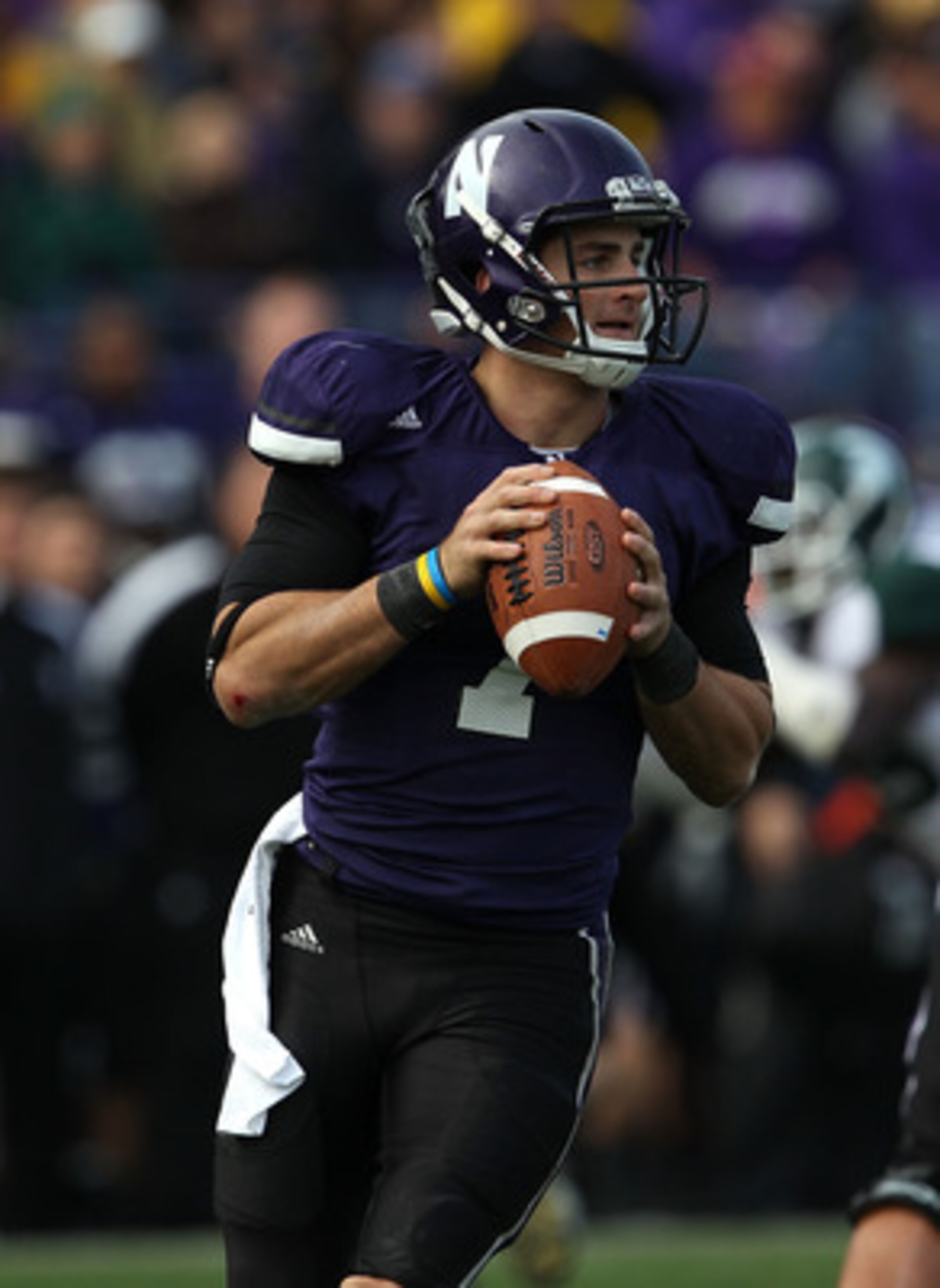 EVANSTON, IL - OCTOBER 23: Dan Persa #7 of the Northwestern Wildcats looks for a receiver against the Michigan State Spartans at Ryan Field on October 23, 2010 in Evanston, Illinois. Michigan State defeated Northwestern 35-27. (Photo by Jonathan Daniel/Ge