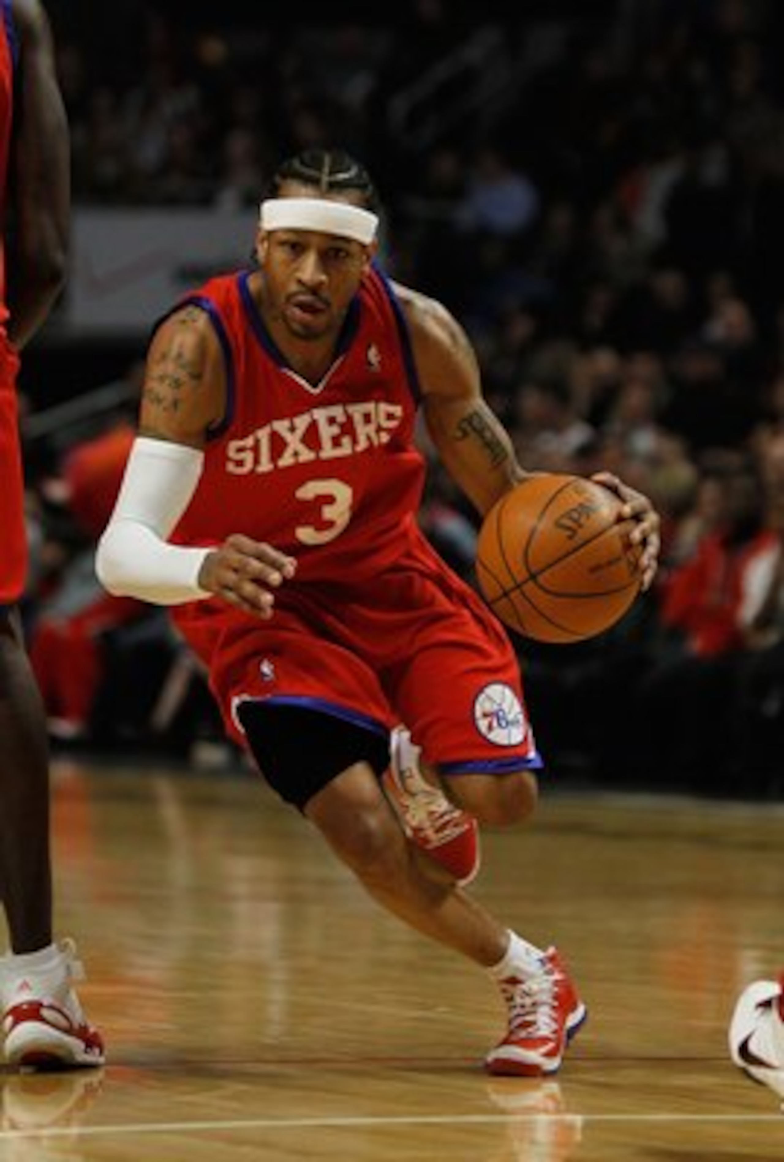 CHICAGO - FEBRUARY 20: Allen Iverson #3 of the Philadelphia 76ers moves against the Chicago Bulls at the United Center on February 20, 2010 in Chicago, Illinois. The Bulls defeated the 76ers 122-90. NOTE TO USER: User expressly acknowledges and agrees tha