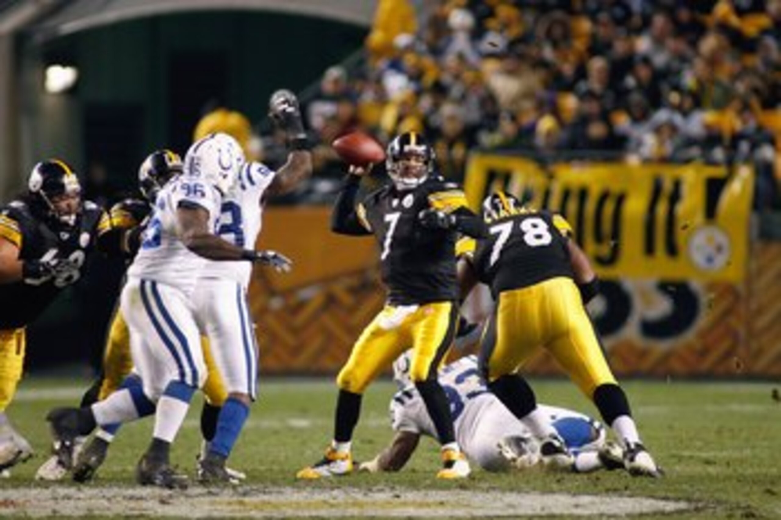 PITTSBURGH - NOVEMBER 9:  Quarterback Ben Roethlisberger #7 of the Pittsburgh Steelers looks to pass down the field during the game against the Indianapolis Colts on November 9, 2008 at Heinz Field in Pittsburgh, Pennsylvania. (Photo by: Rick Stewart/Gett
