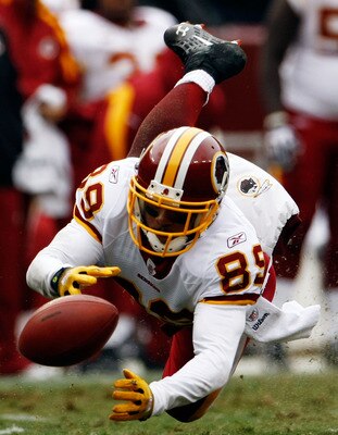 LANDOVER, MD - OCTOBER 18:  Wide receiver Santana Moss #89 of the Washington Redskins drops a ball against the Kansas City Chiefs during their game October 18, 2009 at FedEx Field in Landover, Maryland. The Chiefs defeated the Redskins 14-6.  (Photo by Wi