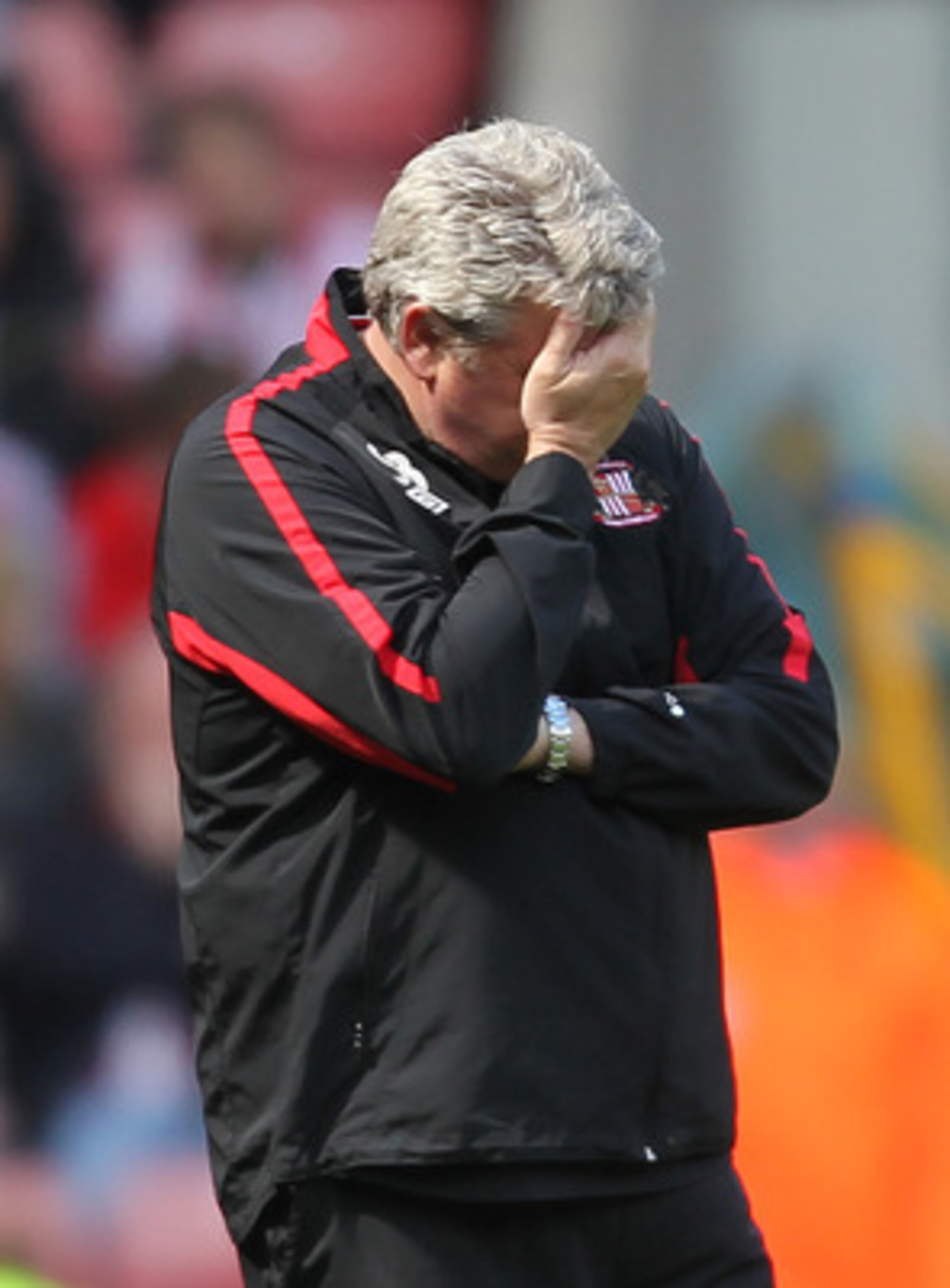 SUNDERLAND, ENGLAND - MAY 14:  Steve Bruce manager of Sunderland looks dejected during the Barclays Premier League match between Sunderland and Wolverhampton Wanderers at The Stadium of Light on May 14, 2011 in Sunderland, England. (Photo by Ian MacNicol/