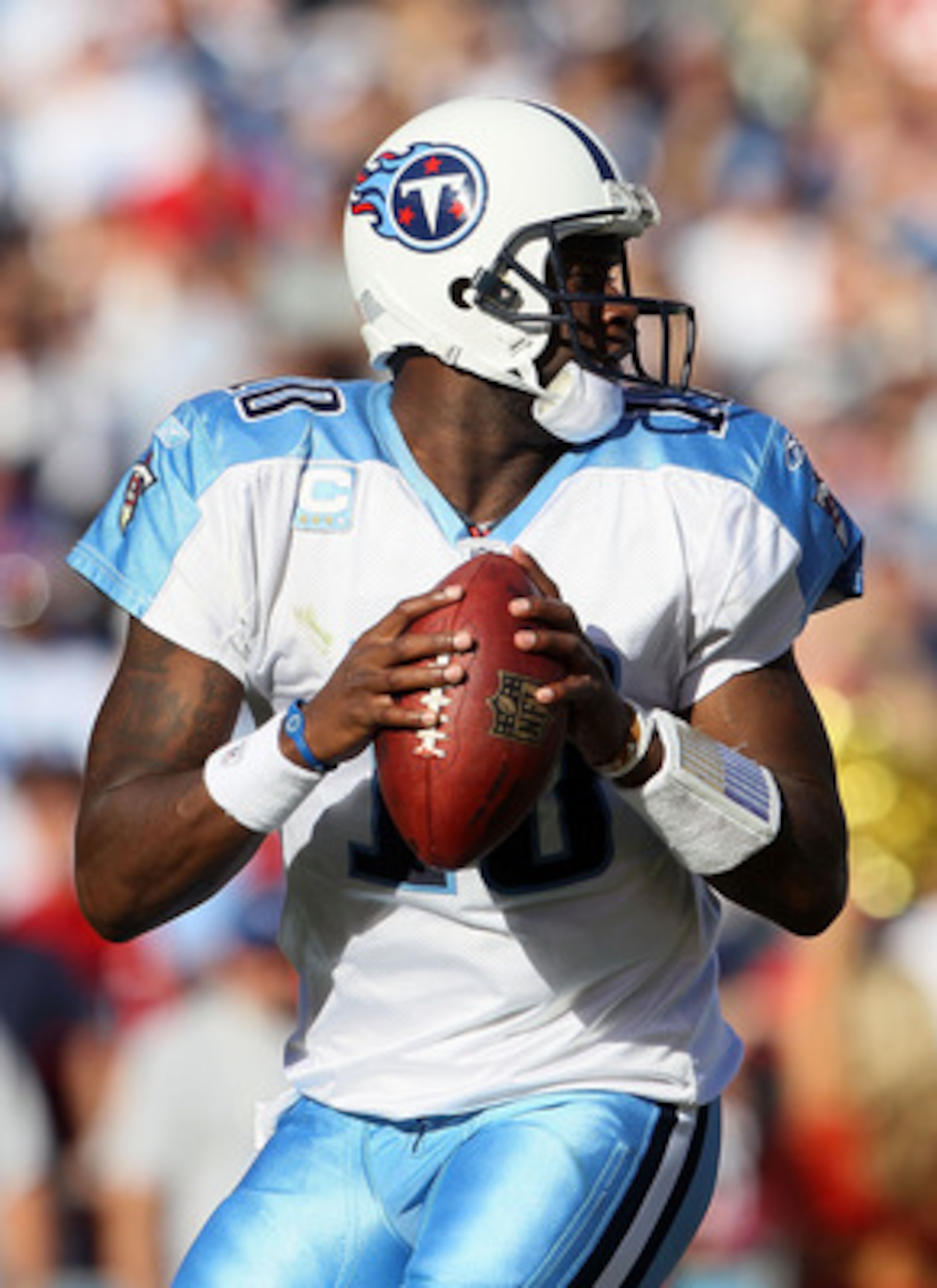 SAN DIEGO - OCTOBER 31: Quarterback Vince Young #10 of the Tennessee Titans drops back to pass against the San Diego Chargers in the game at Qualcomm Stadium on October 31, 2010 in San Diego, California. The Chargers defeated the Titans 33-25. (Photo by SAN DIEGO - OCTOBER 31: Quarterback Vince Young #10 of the Tennessee Titans drops back to pass against the San Diego Chargers in the game at Qualcomm Stadium on October 31, 2010 in San Diego, California. The Chargers defeated the Titans 33-25. (Photo by