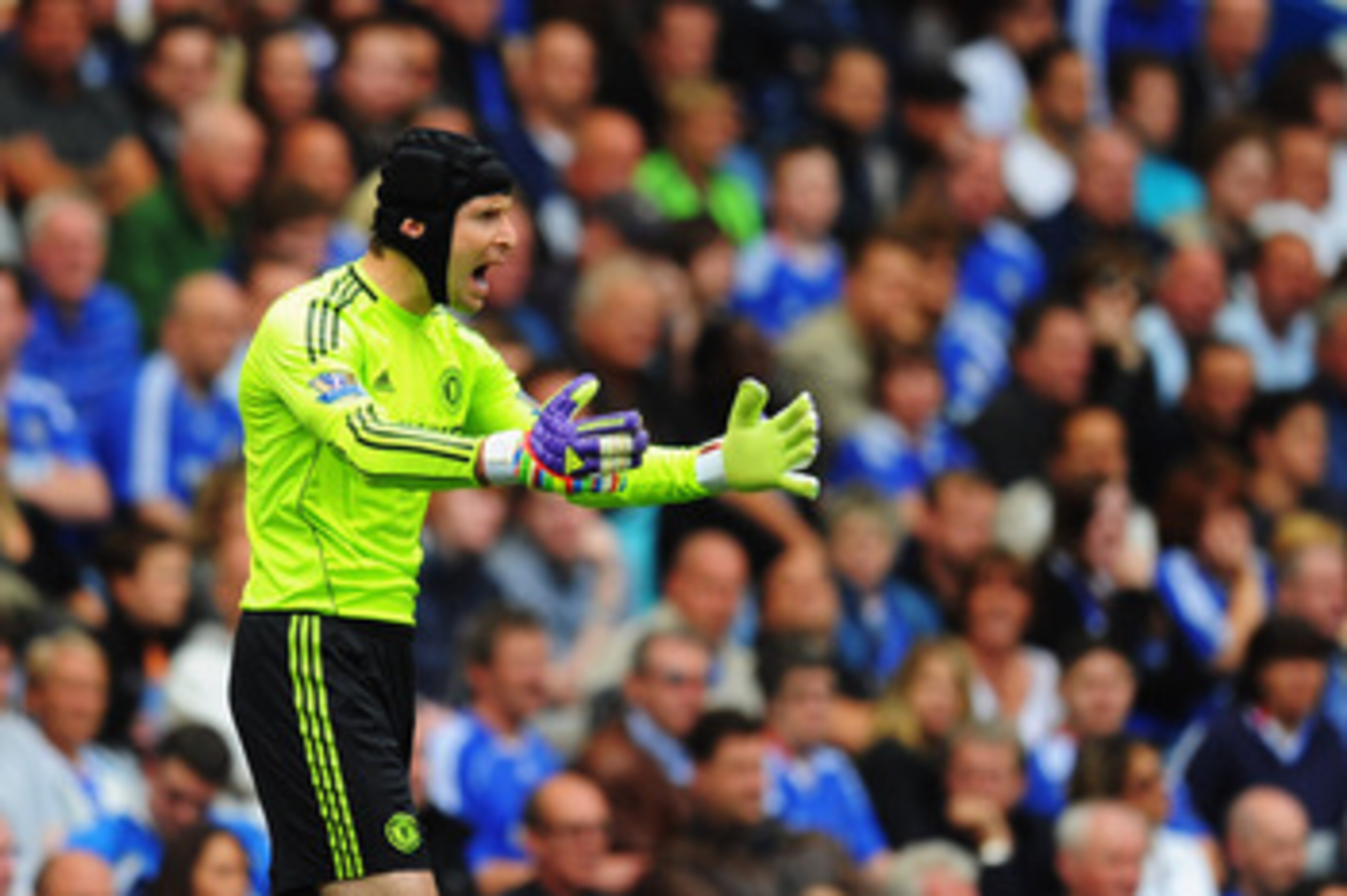 LONDON, ENGLAND - MAY 15:  Petr Cech the Chelsea goalkeeper in action during the Barclays Premier League match between Chelsea and Newcastle United at Stamford Bridge on May 15, 2011 in London, England.  (Photo by Mike Hewitt/Getty Images)